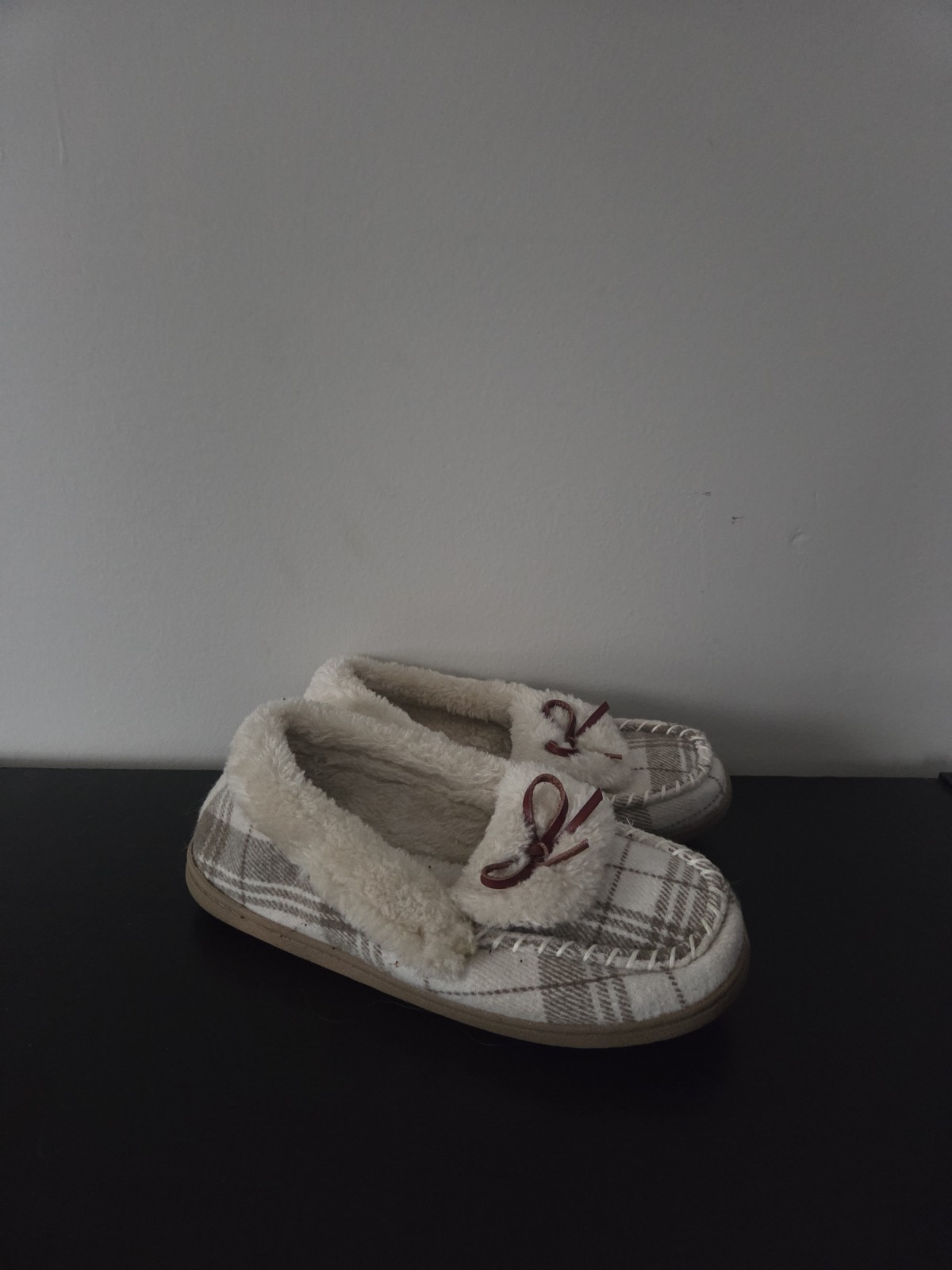 Faux-Fur Trim Moccasin Slippers Old Navy Size 7 Bow Detail Tan Plaid