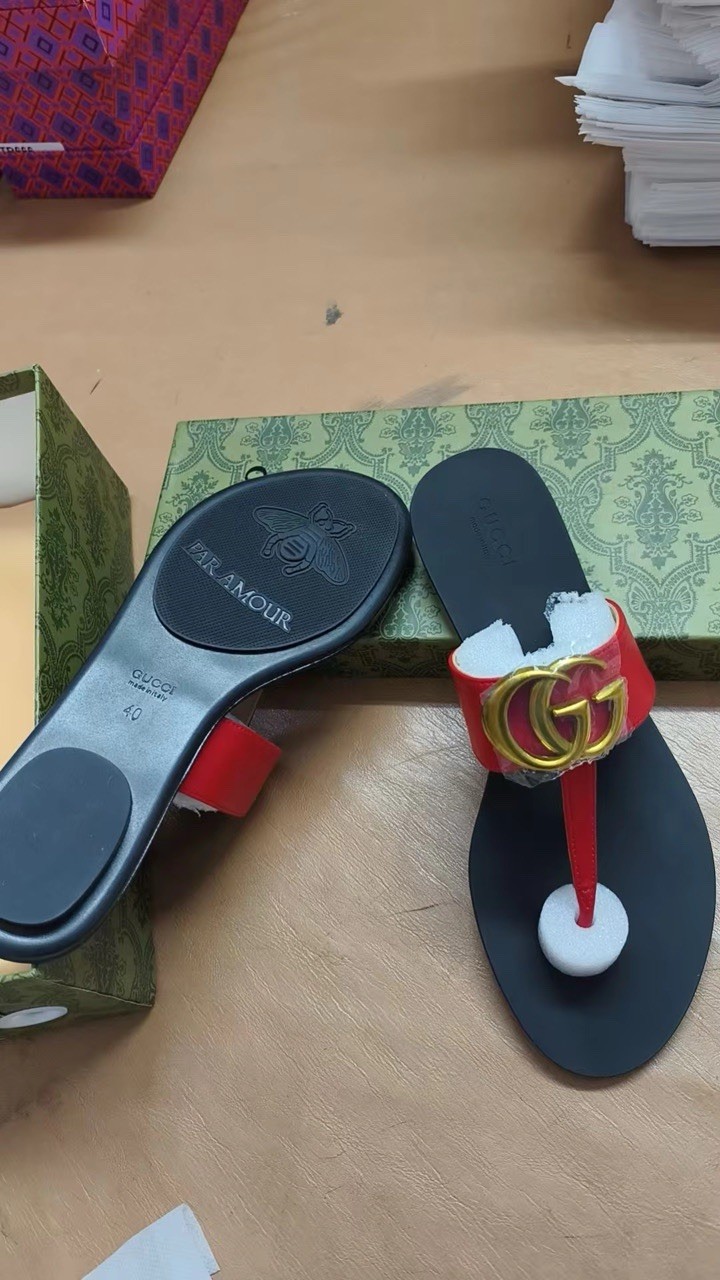 GUCCI Red Marmont Gold Bronze Metal GG Logo Sandals Flip Flops Size EU 39 US 9