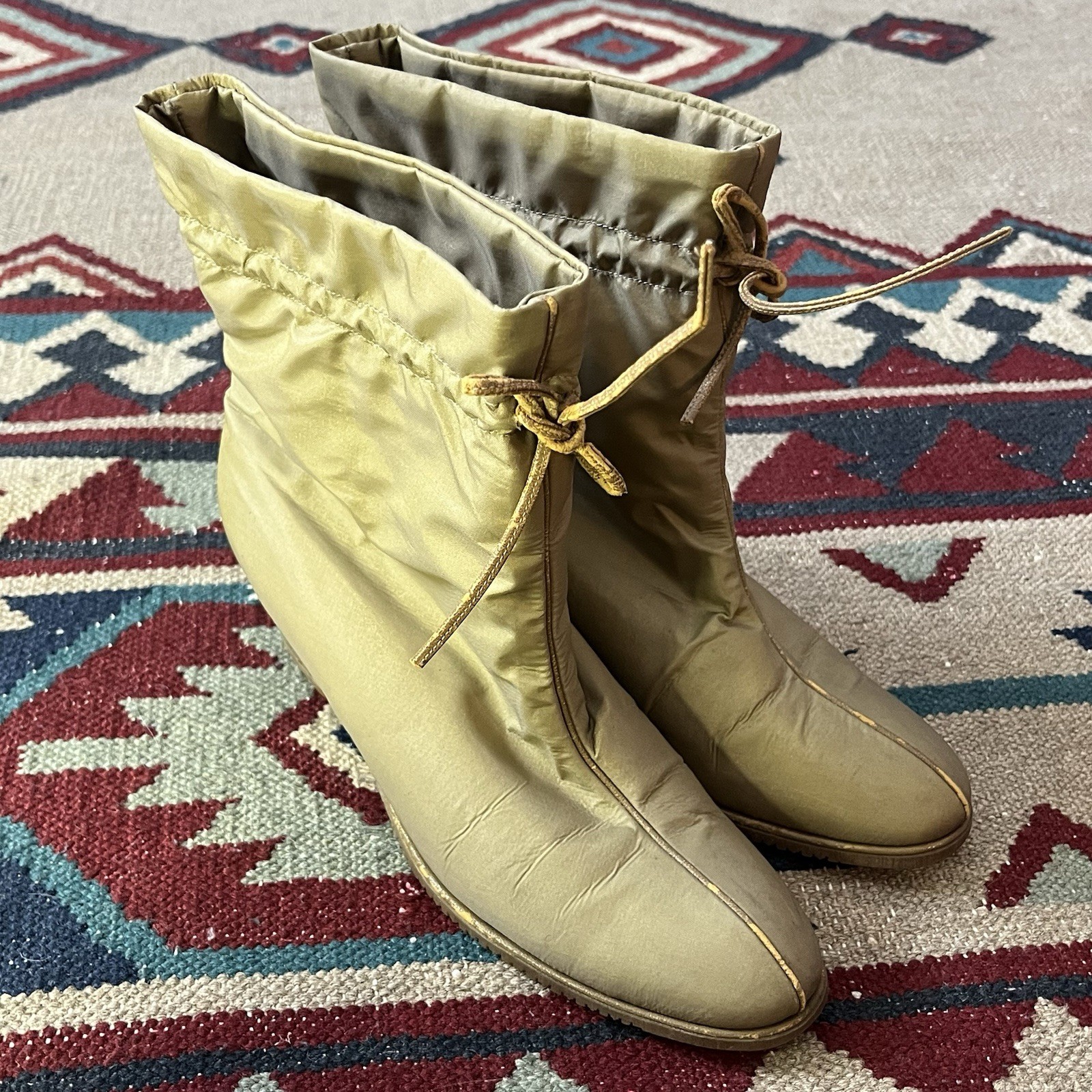 Vintage 80s Golo Winter Snow Boots Women’s 8 Beige Sherpa Lined Nylon High Heel
