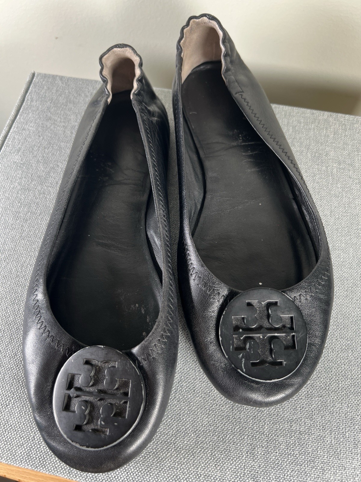 Tory Burch Minnie Travel Black Leather Ballet Flats Metal Logo Medallion No Size