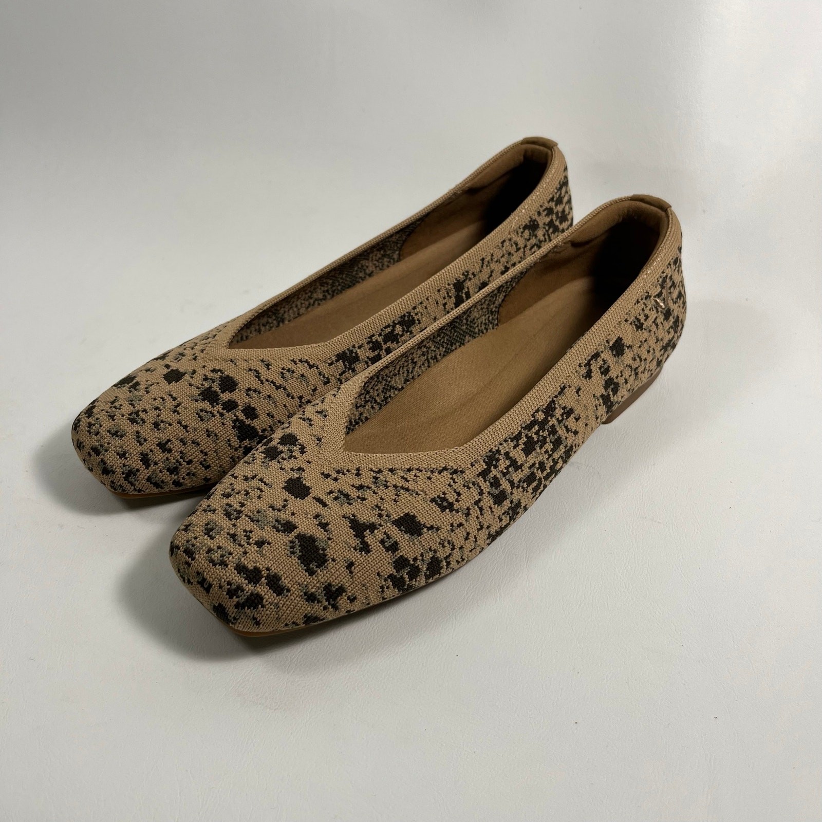 Vivaia Margot Walker Flats Snake Print V Cut Square Toe EU 36.5 US 6 Comfort