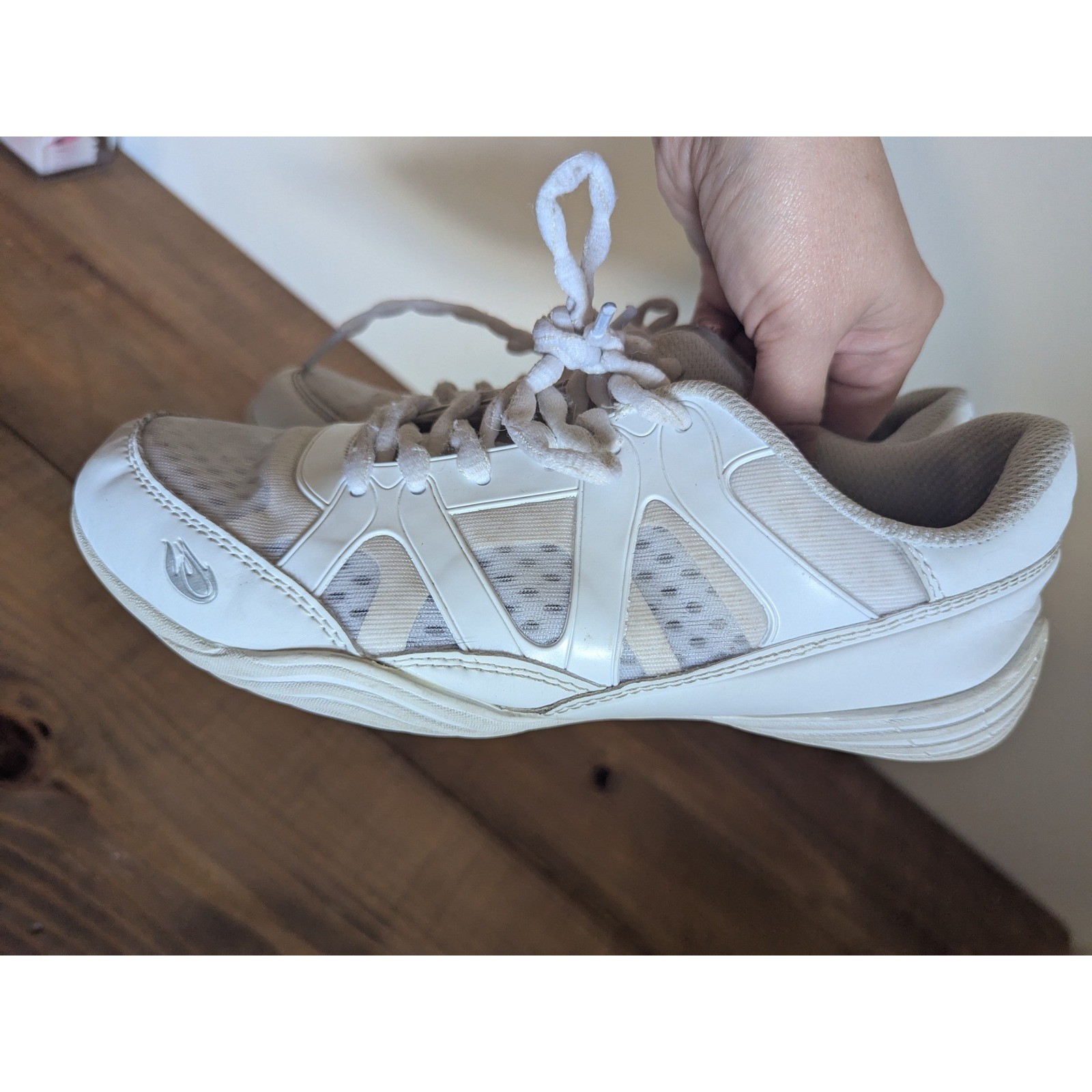 Eight Count Elevate Cheer Dance Sneakers White Athletic Shoes Women A8