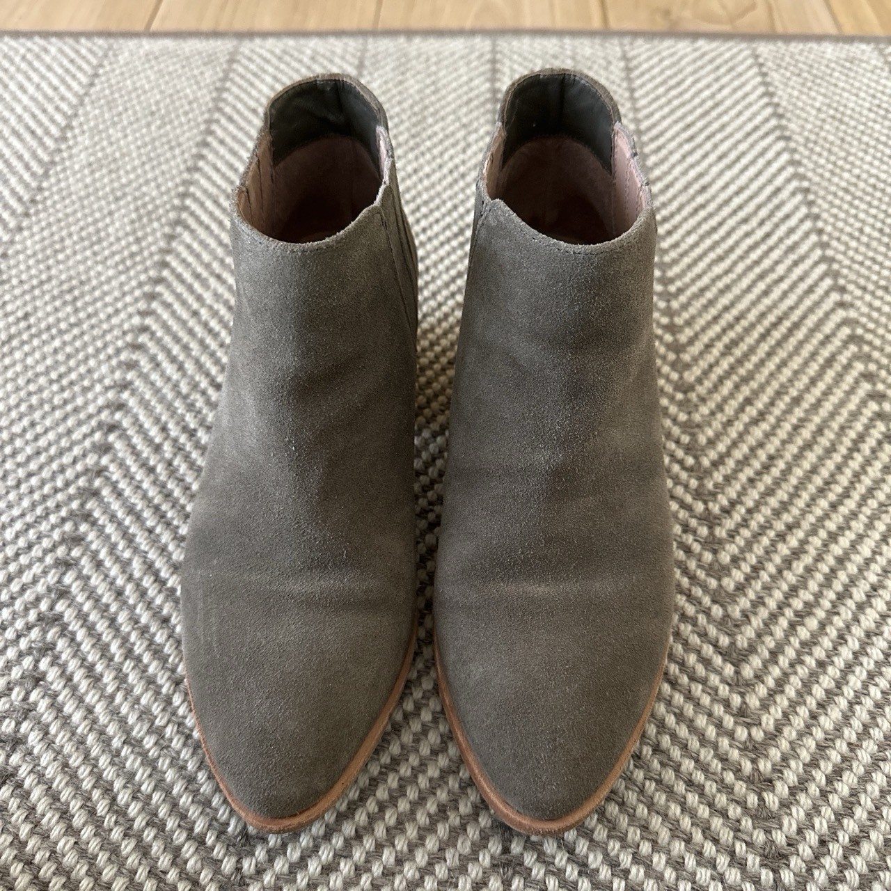 Joie Barlow Suede Ankle Boots Women’s Size 37 Charcoal Gray Leather Sole