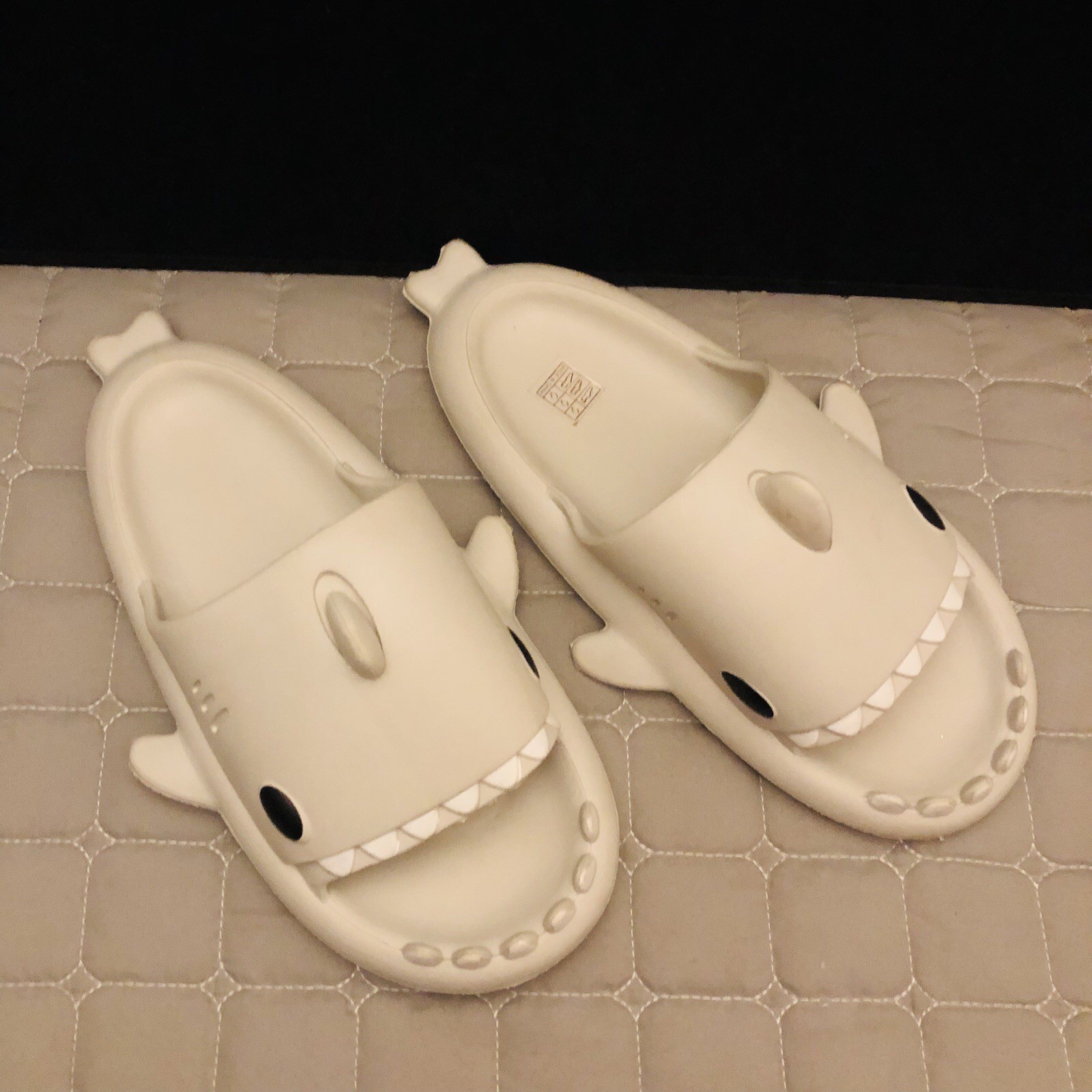 CRAYON FRIENDS SUMMER SHARK SLIPPERS SOFT NON-SLIP SHOWER WATER SLIDES 40-41