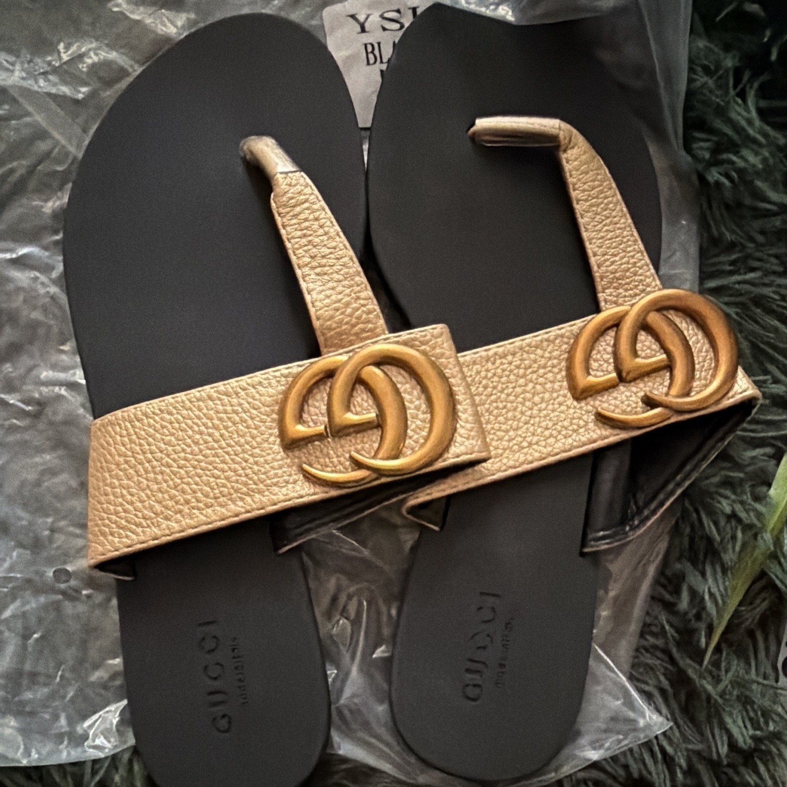 Gucci Women’s Black/Beige Thong Sandals Slip-On Straps with Gold Logo 5