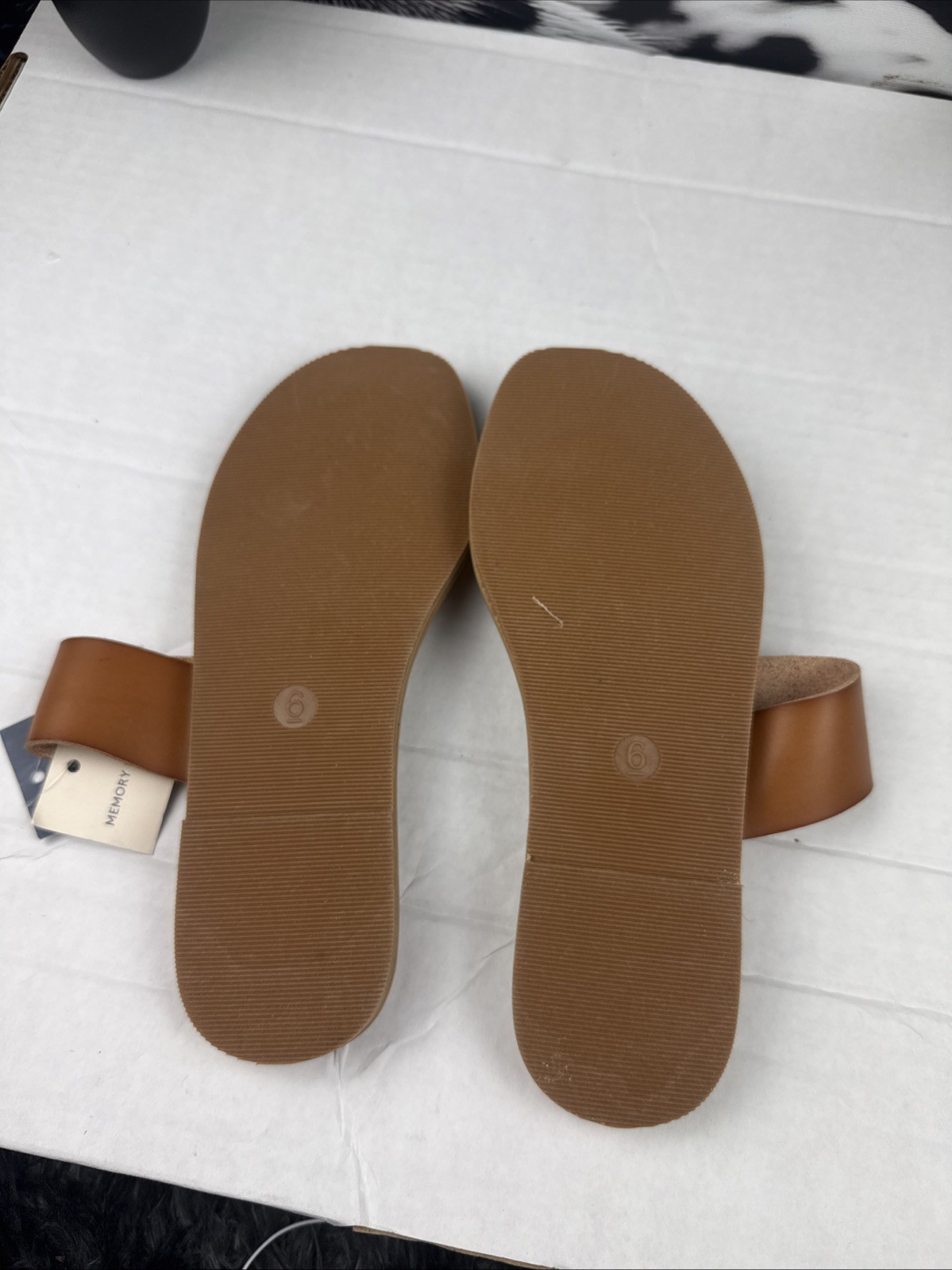 Universal Thread Women’s Juno Toe Ring Flat Sandals Cognac Brown Size 6 NWT