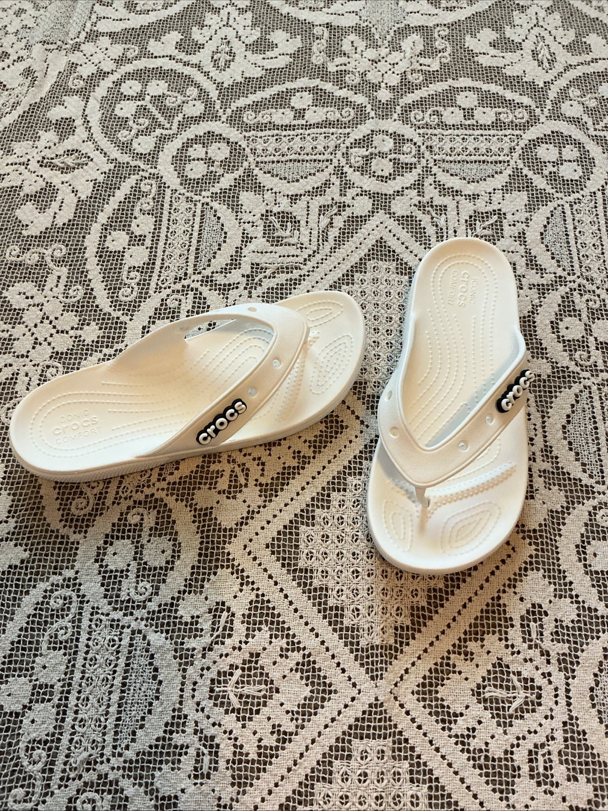 Crocs Unisex Baya White Flip Flops Women’s Size 10 Men’s Size 8