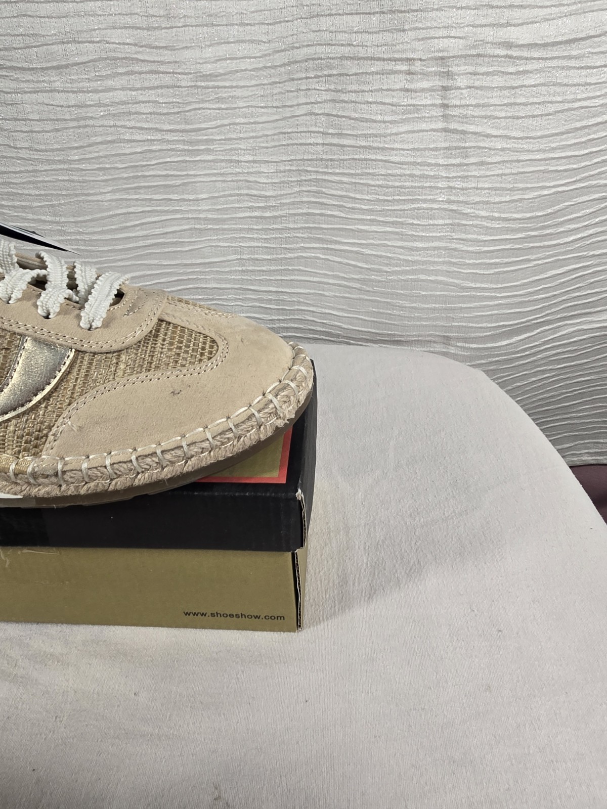 Universal Thread Womens Courtney Casual Fashion Sneakers Light Beige Size 8