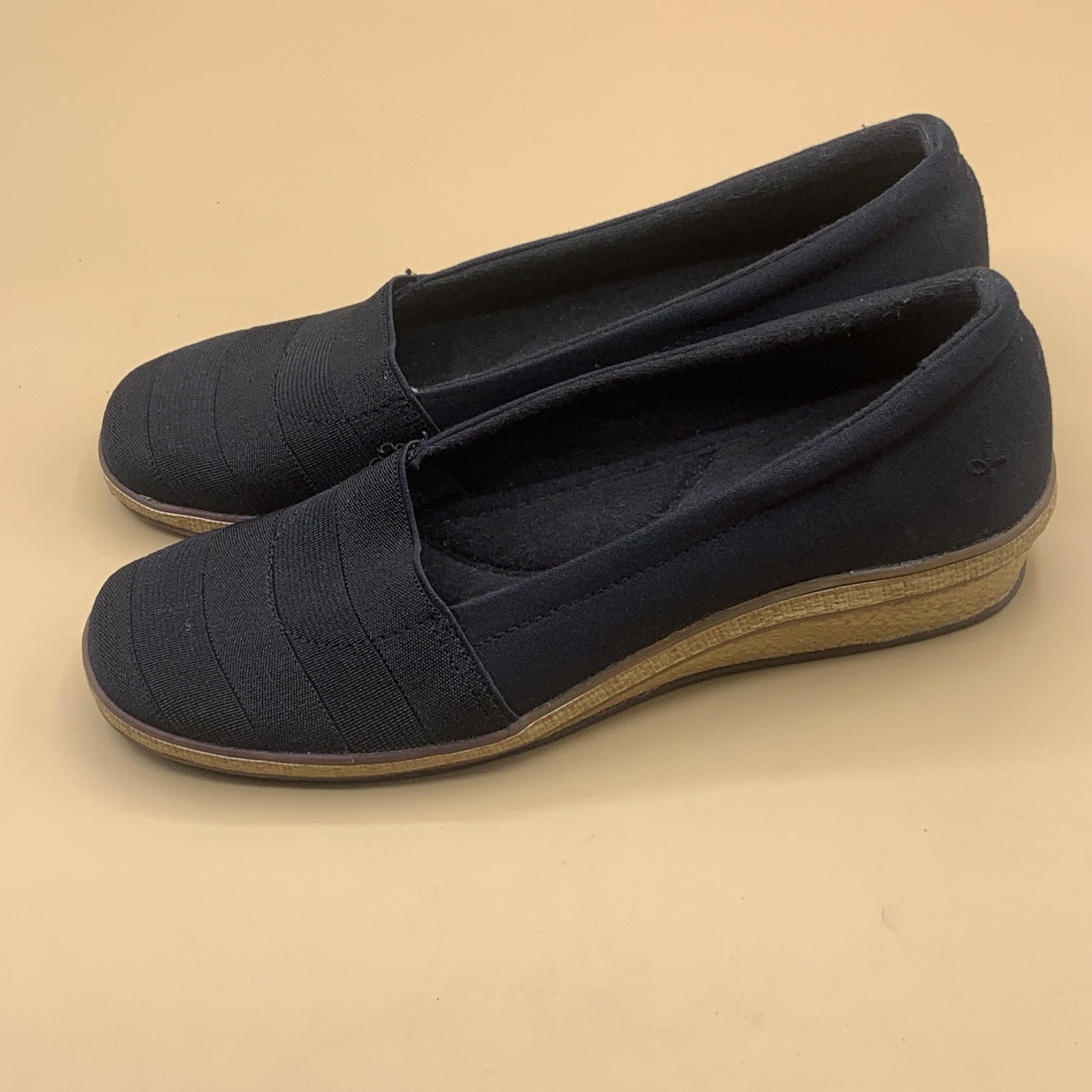 Grasshoppers Women’s Quinn Wedge canvas slip-on Comfort – Size 7.5M