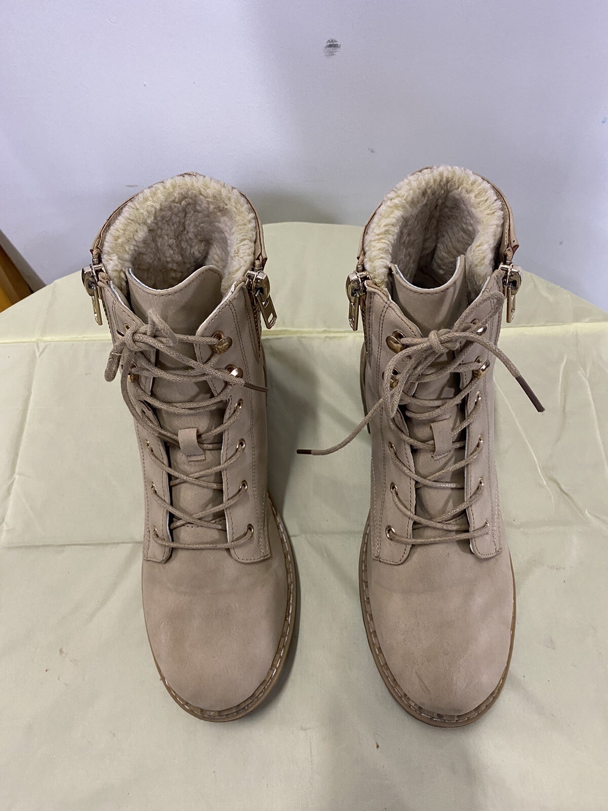 Justfab Illona Women’s Classy Combat Style Boot. Light beige Size 8.5