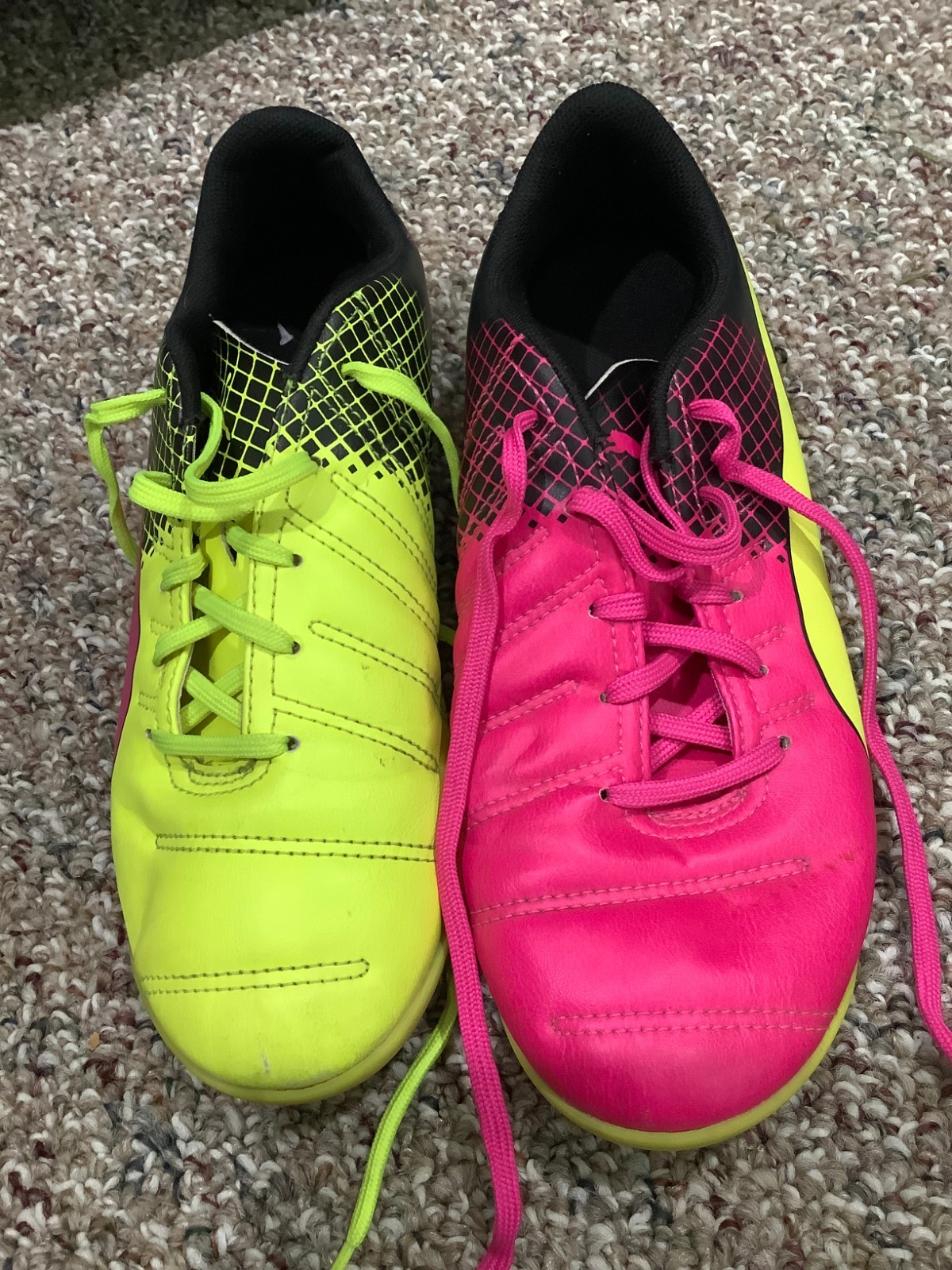 PUMA Evo power 4 Soccer shoes indoor 5 C Pink Yellow black flat sneakers play