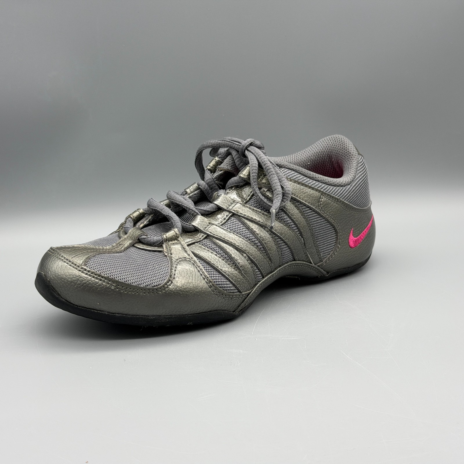 Nike Musique IV Cool Grey Vivid Pink Metallic Dance Running Shoes Womens 6.5