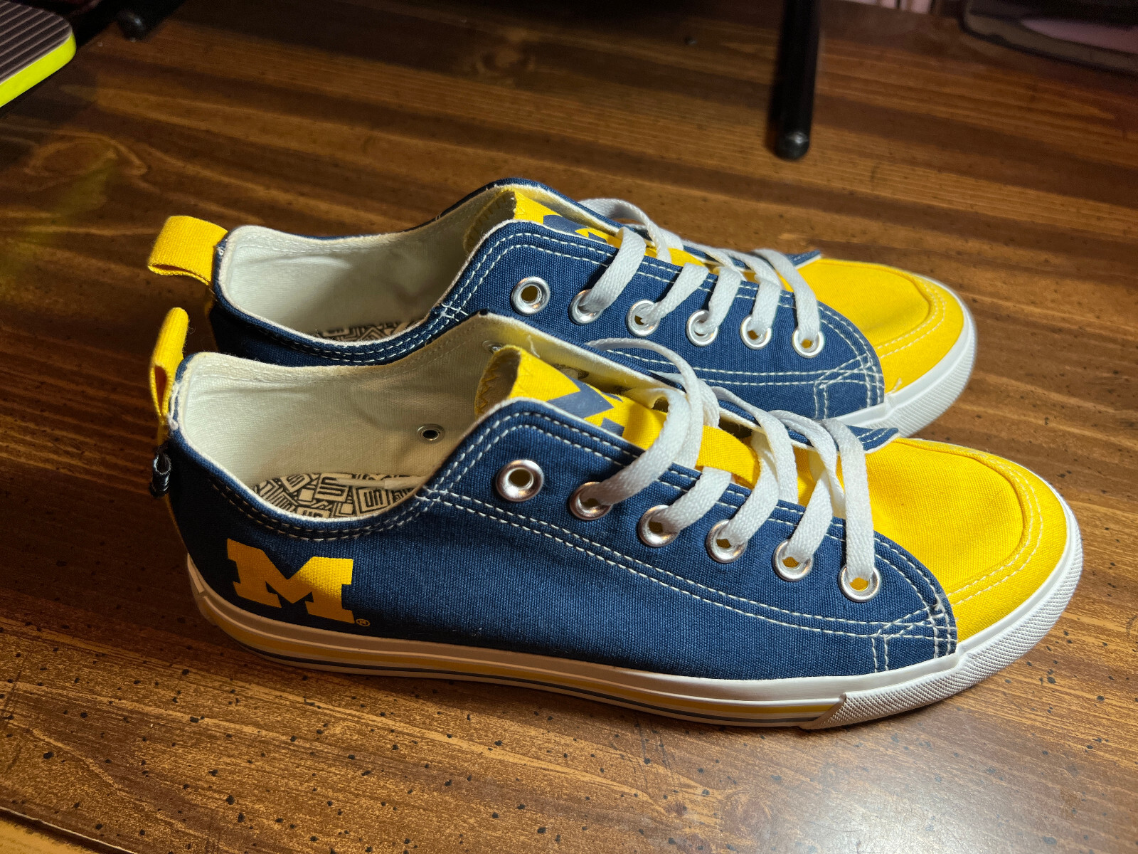 SKICKS University of Michigan Low Canvas Skate Sneakers Maize & Blue Women Sz 8M