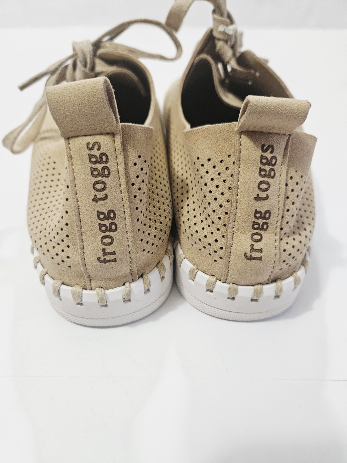 Frogg Toggs Women’s Beige Traveler’s Slip On Shoe Sz 7