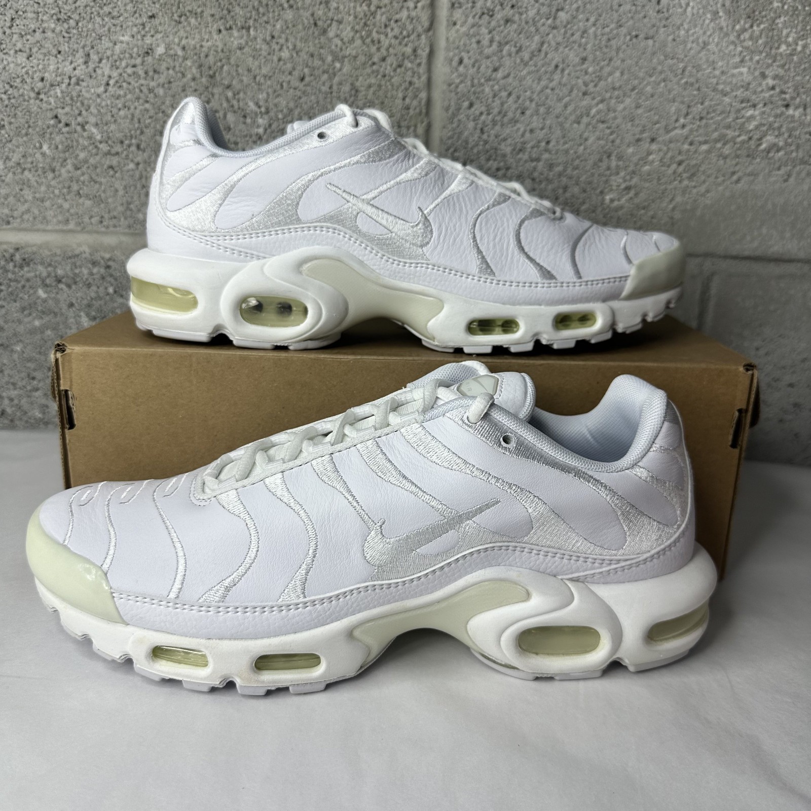 Nike Air Max Plus Triple White WOMEN’S Sz 5.5 DM2362-100