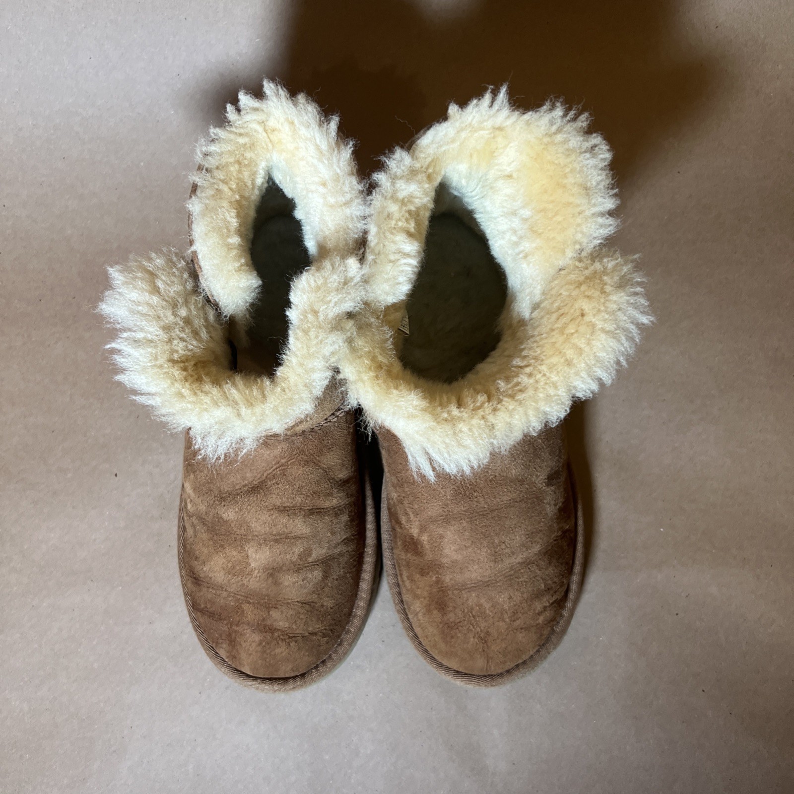 Used UGG Mini Bailey Button In Chestnut Tan Brown Winter Boots Size US Women’s 5