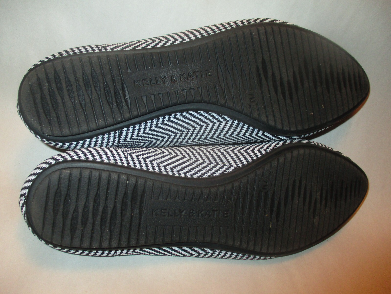 Kelly & Katie Jayde Women 7M Black/White Herringbone Fabric Comfort Cushion Flat