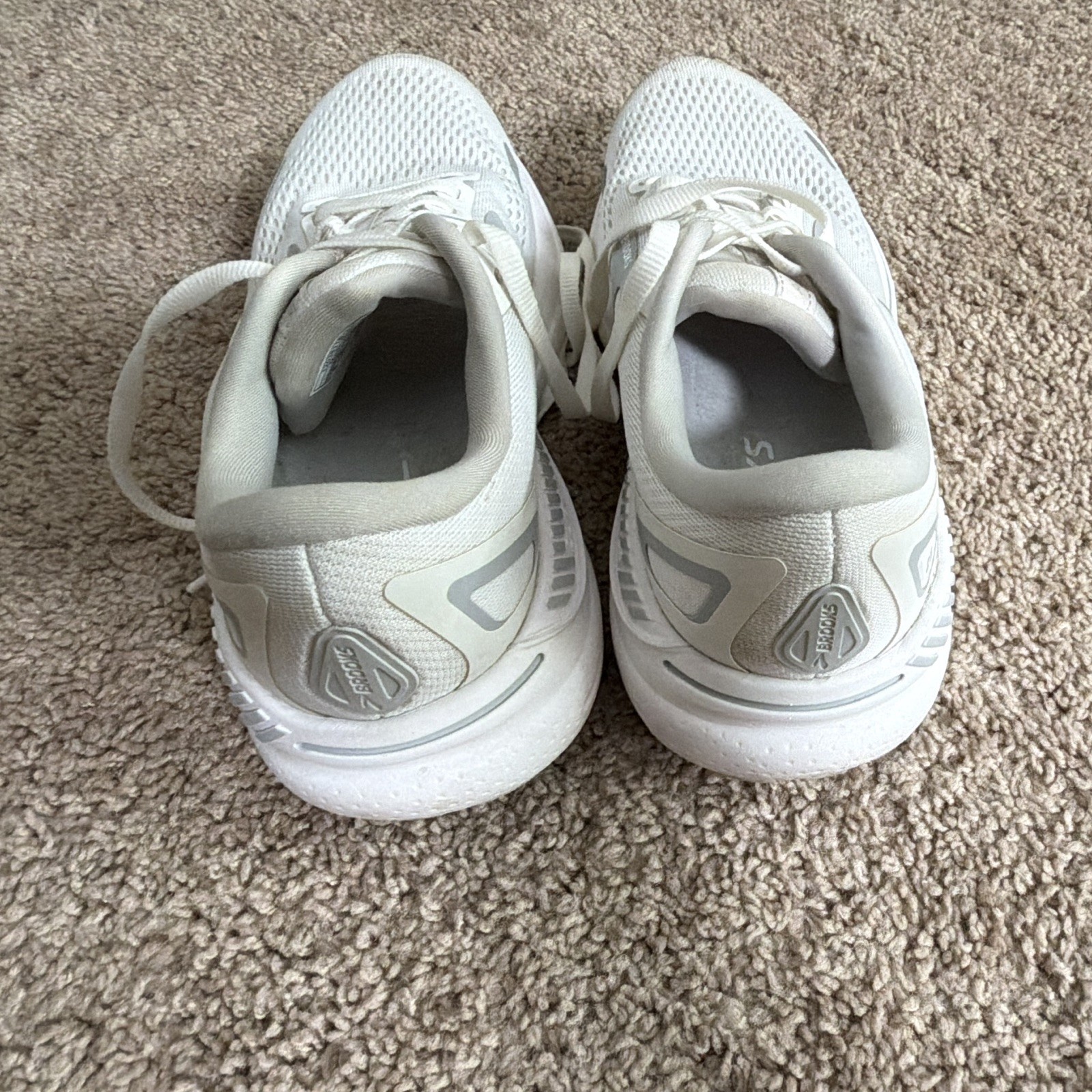 Brooks Adrenaline GTS 23 Women’s Running Shoes White Oyster Gray Mesh Low Top