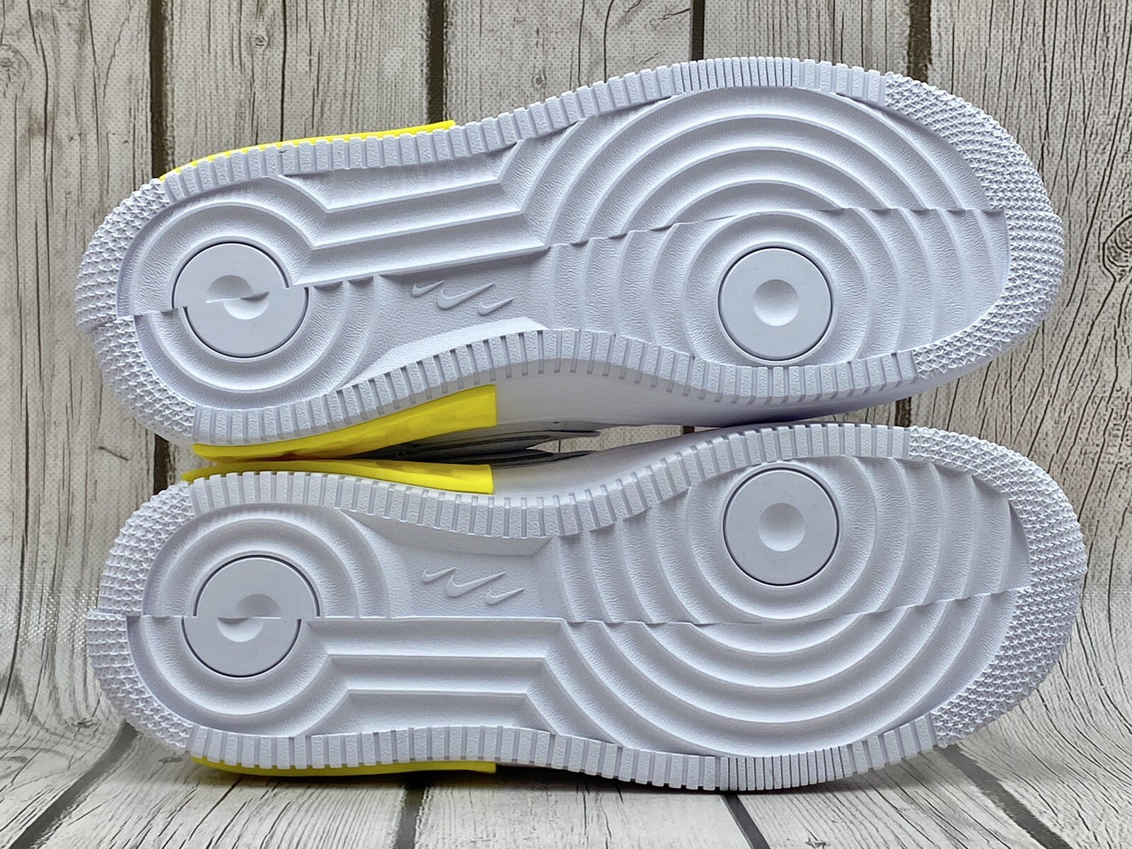 Nike Women’s Air Force Fontanka White Opti Yellow Size 8.5 DA7024‑101