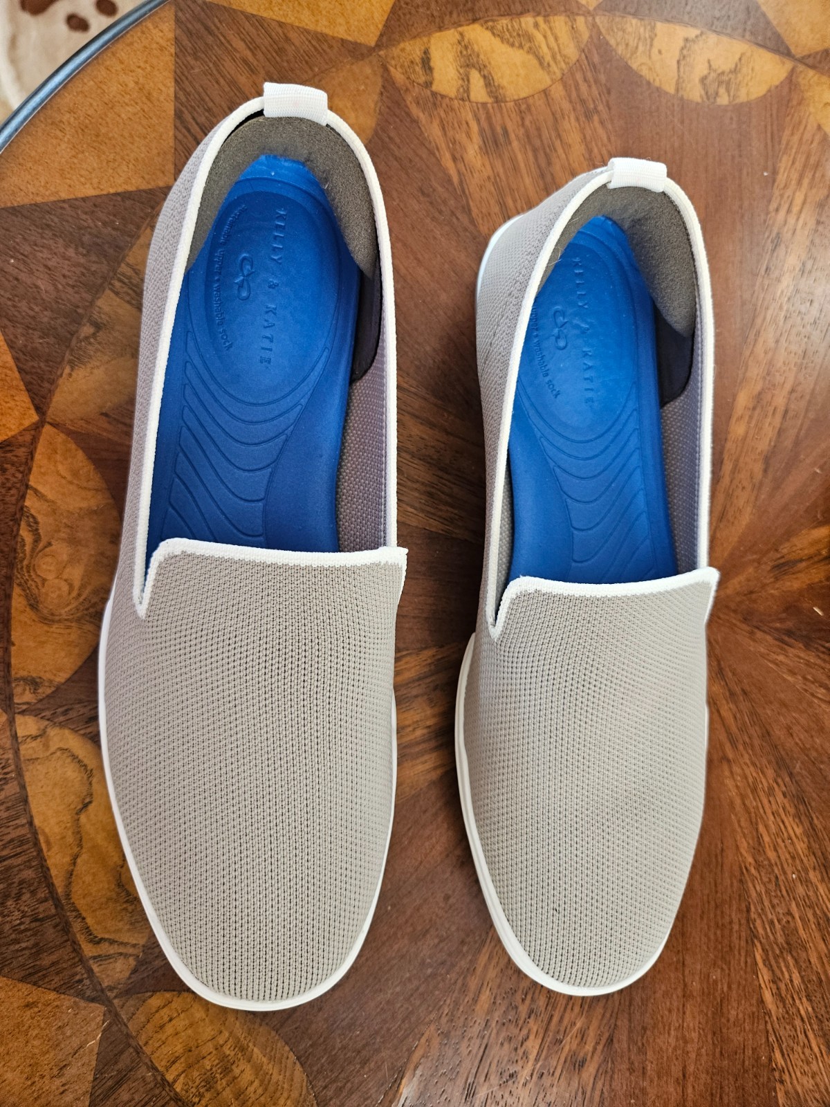 KELLY & KATIE GRAY/WHITE W0VEN CANVAS LIGHTWEIGHT SLIP ON SHOES SIZE 8