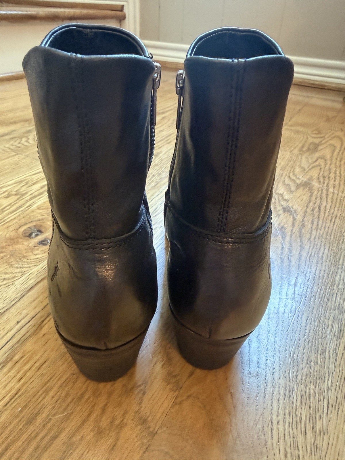 Frye Women’s Short Leather Booties Black-Size: 7.5M Block Heel Zip Up