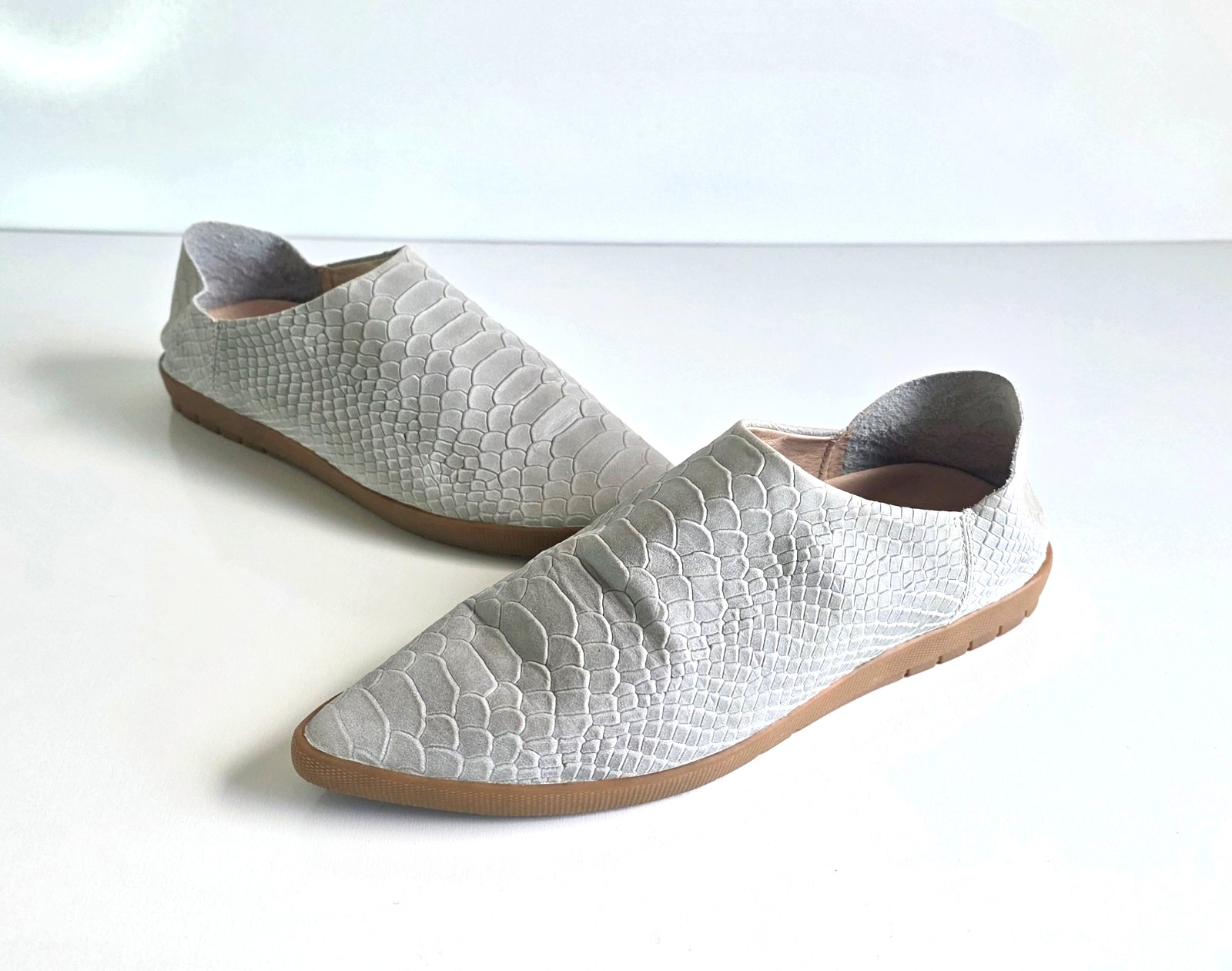 YES OR NO VISION QUEST Babouche Sneaker Smoke Snake Gray Leather Sz 39 8