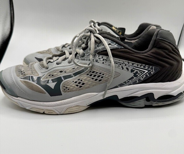 Mizuno Womens Wave Lightning Z5 430263 9191 Gray Running Shoes Sneakers Size 12