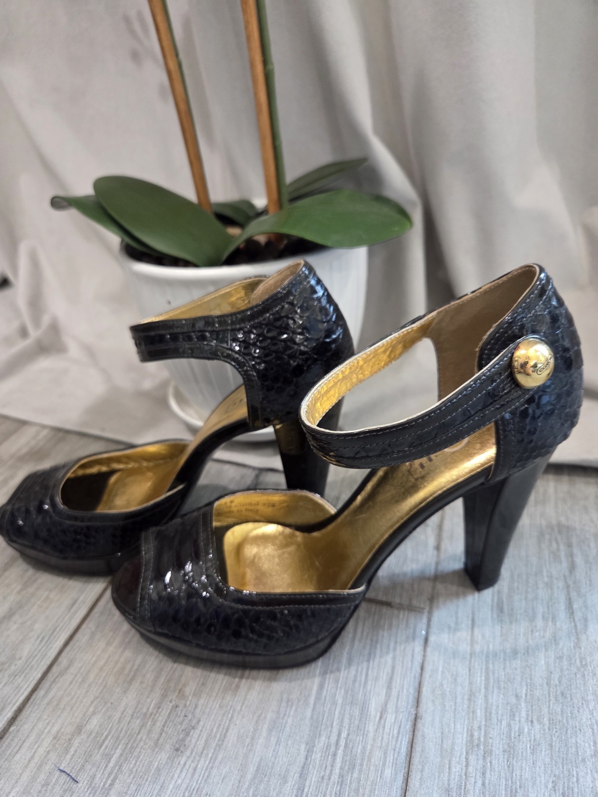 Coach Black Leather Croc Embossed Strappy Peep Toe Ankle Strap Buckle 7.5B