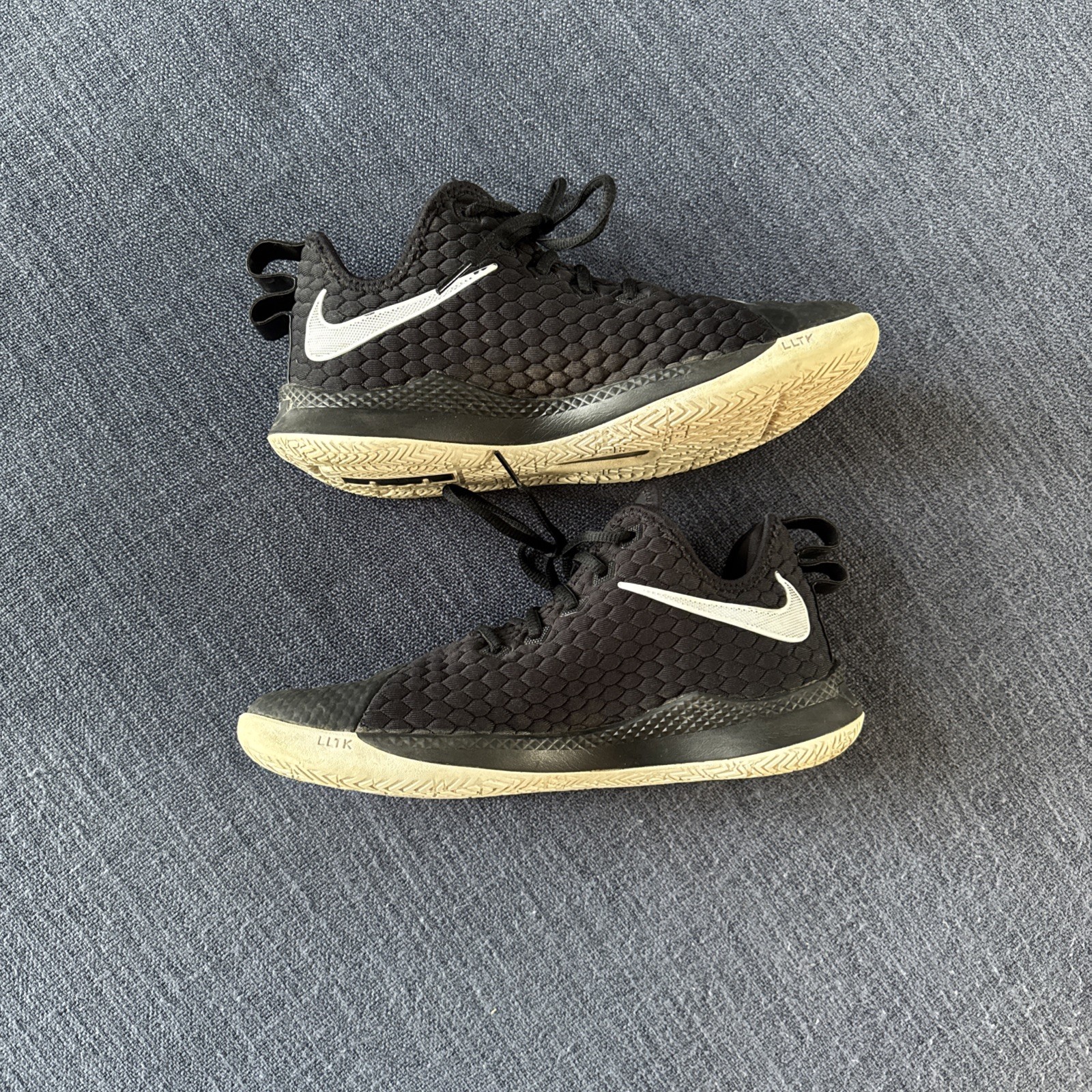 Nike Witness Akron 330 woman’s size 8 shoes