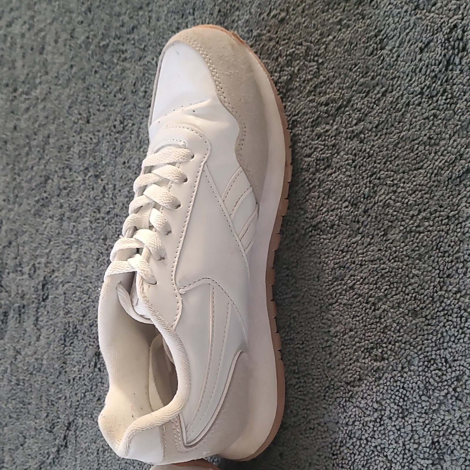 Reebok Women’s Low Top Lace Up Athletic Sneakers White Beige Brown Logo Rubber