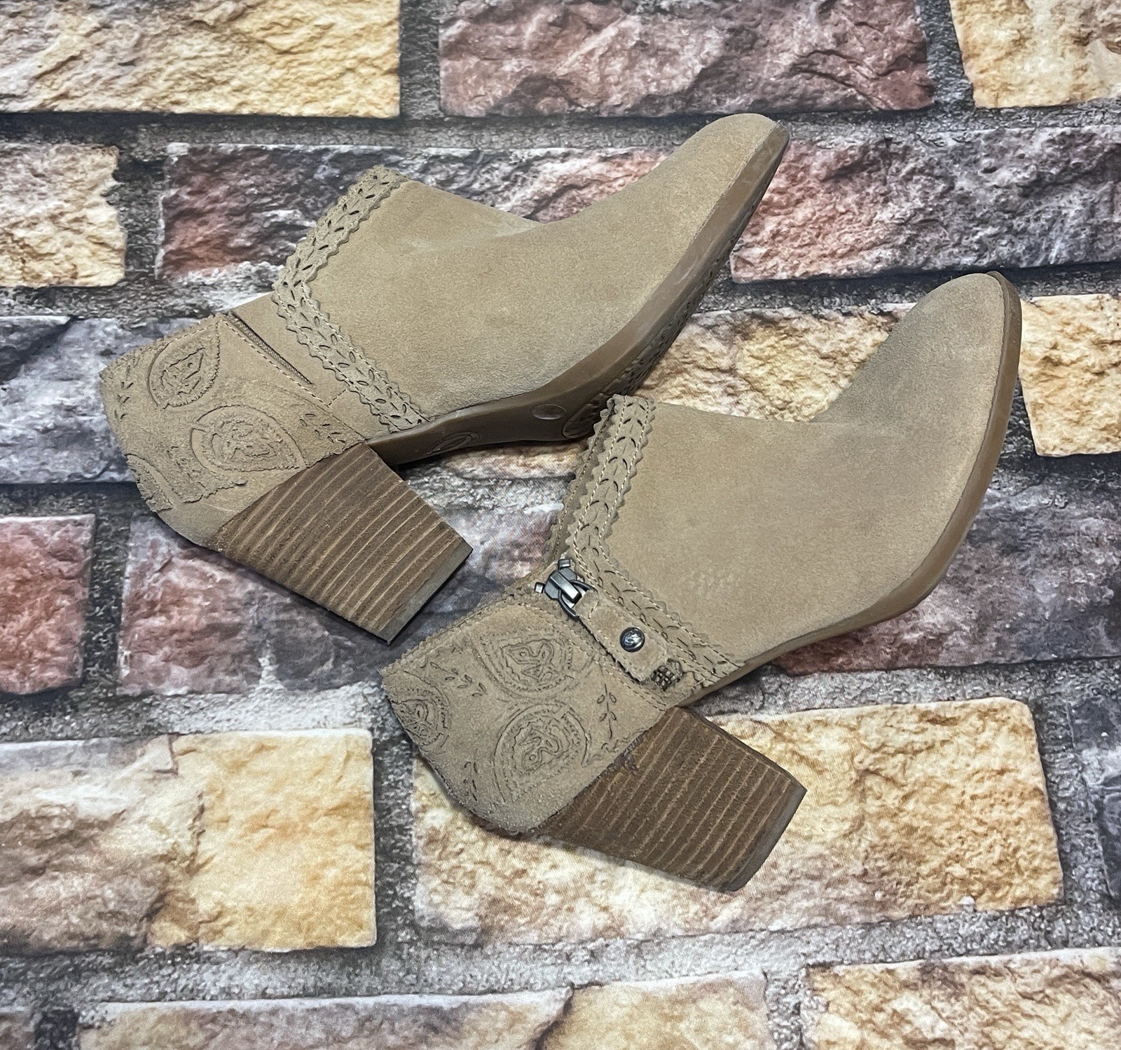 Nurture By Lamaze Suede Ankle Booties Cutout Leaves Scalloped Edging Tan Size 9