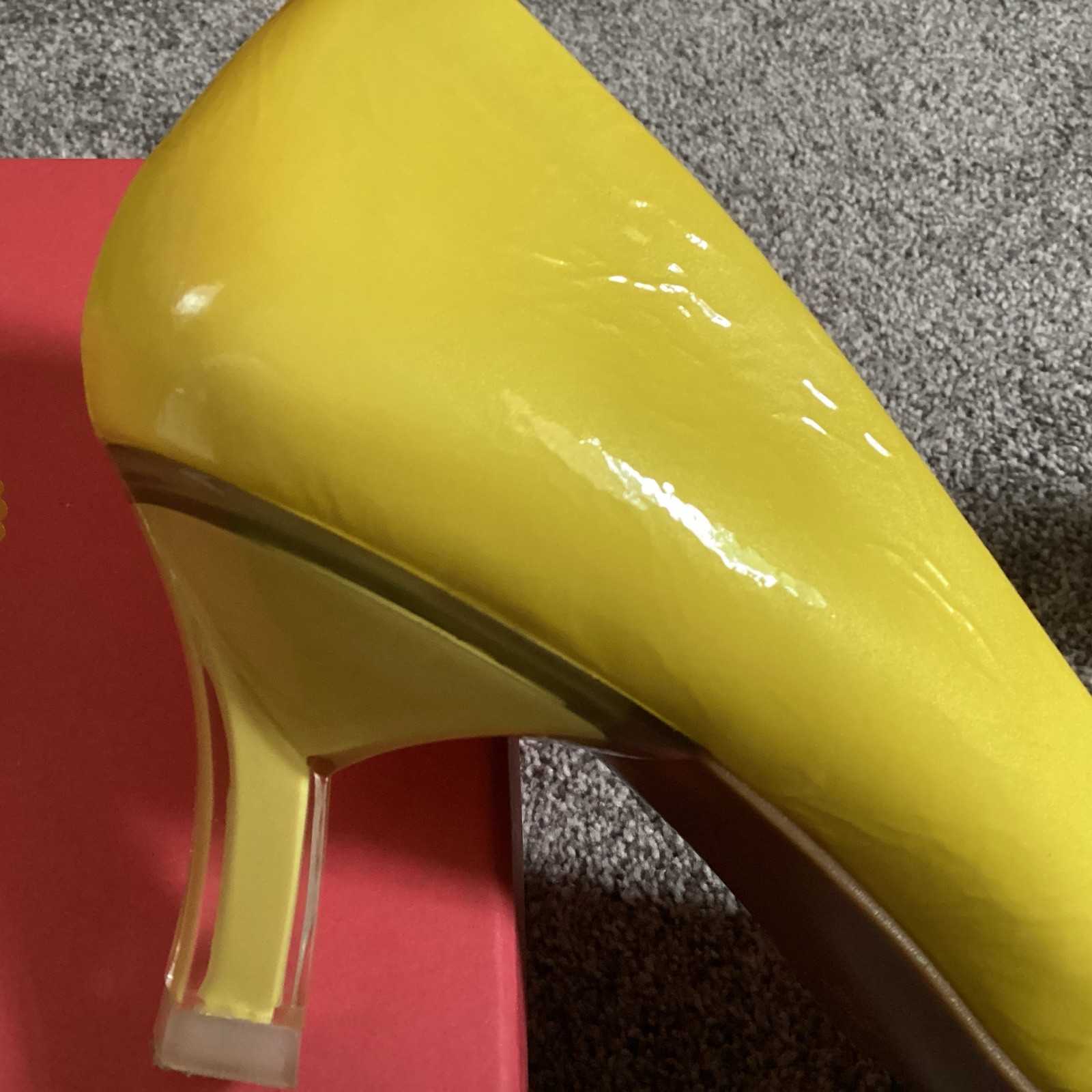 Van Eli Yellow Wrinkle Patent Leather Pumps 9.5 Narrow Kitten Clear Covered Heel