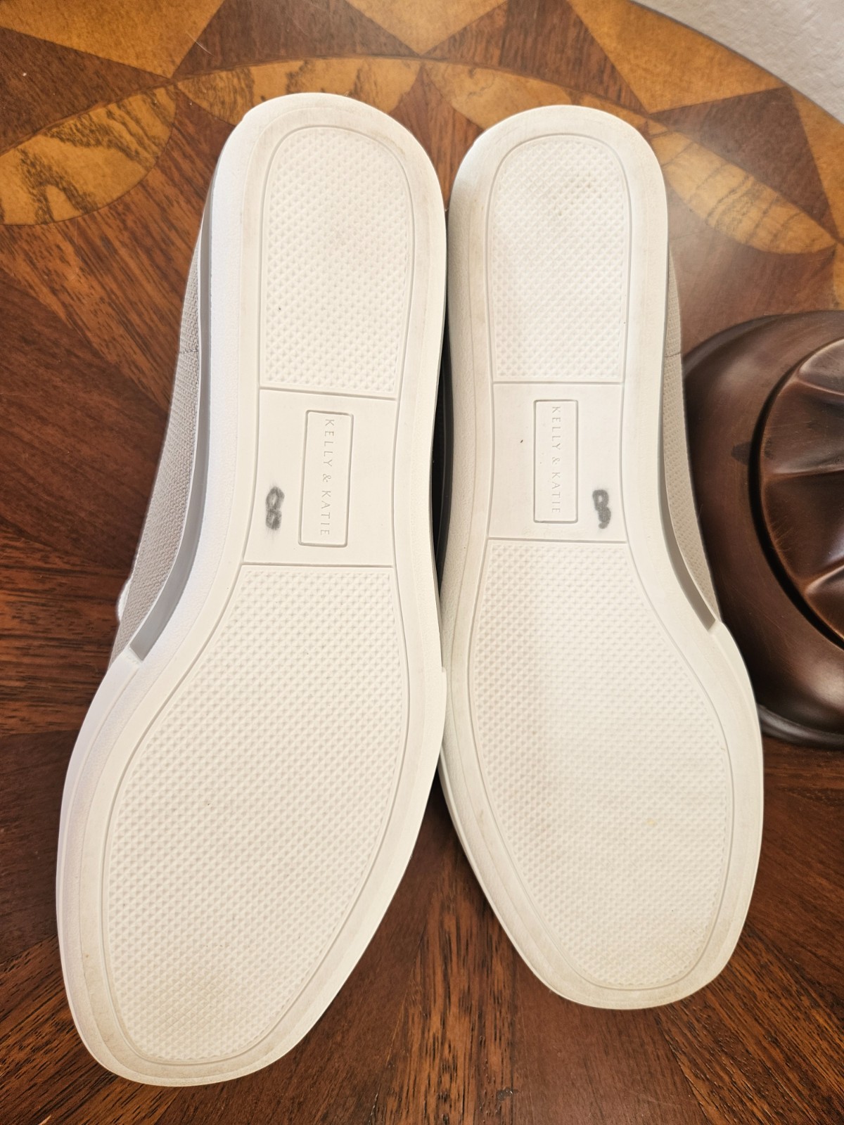 KELLY & KATIE GRAY/WHITE W0VEN CANVAS LIGHTWEIGHT SLIP ON SHOES SIZE 8