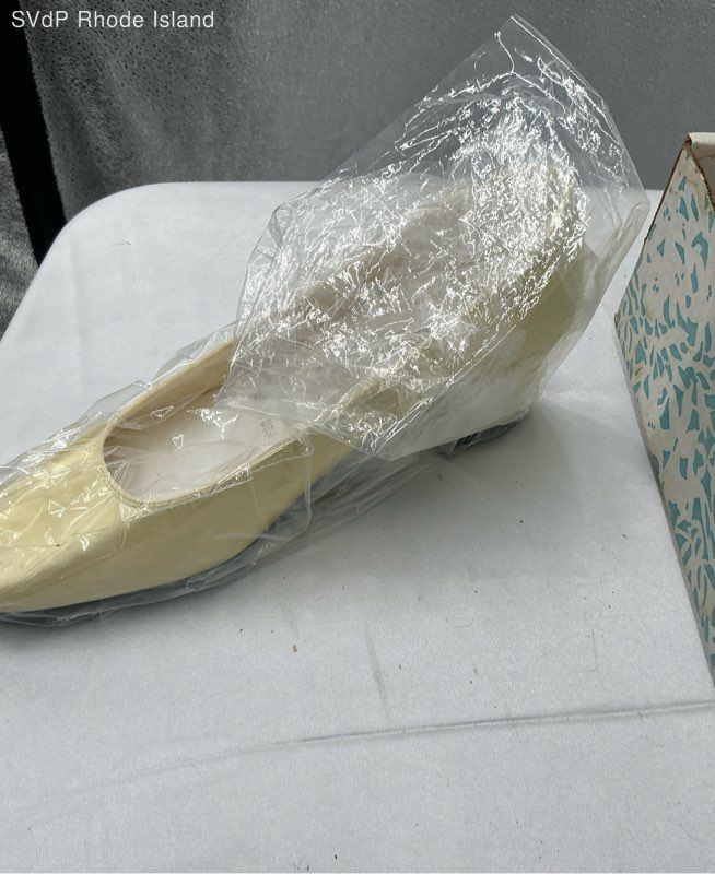 Dyeables Gold Dress Shoes Heels Women 7.5