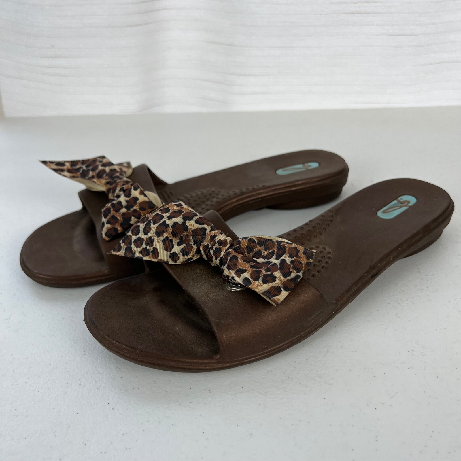 Oka Bee Slide Sandals Womens M/L Brown Slip On Leopard Bow Flat Heel Slip On