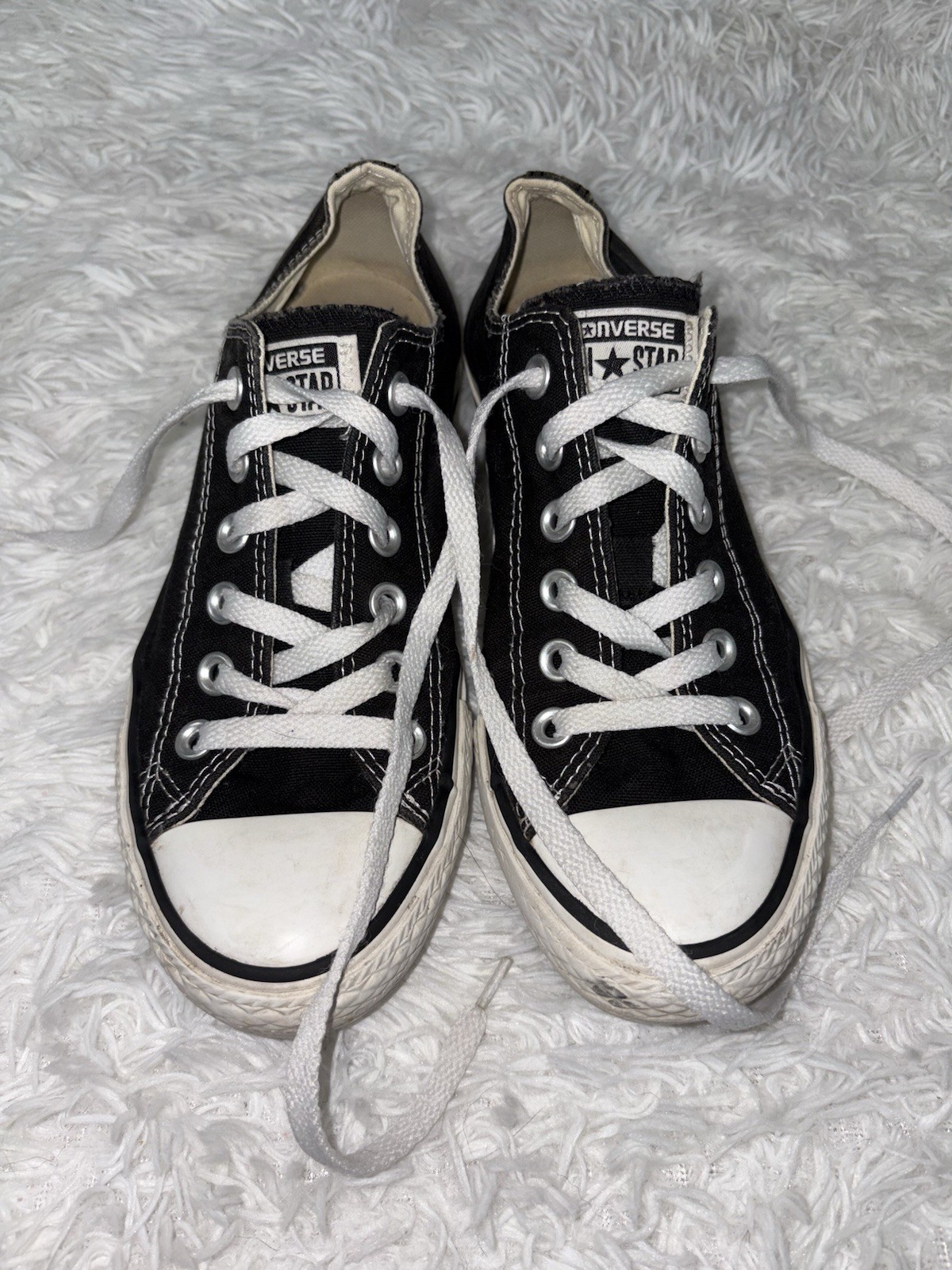 Converse All Star Women’s 7 Men’s 5 Classic Black Lace Sneaker.