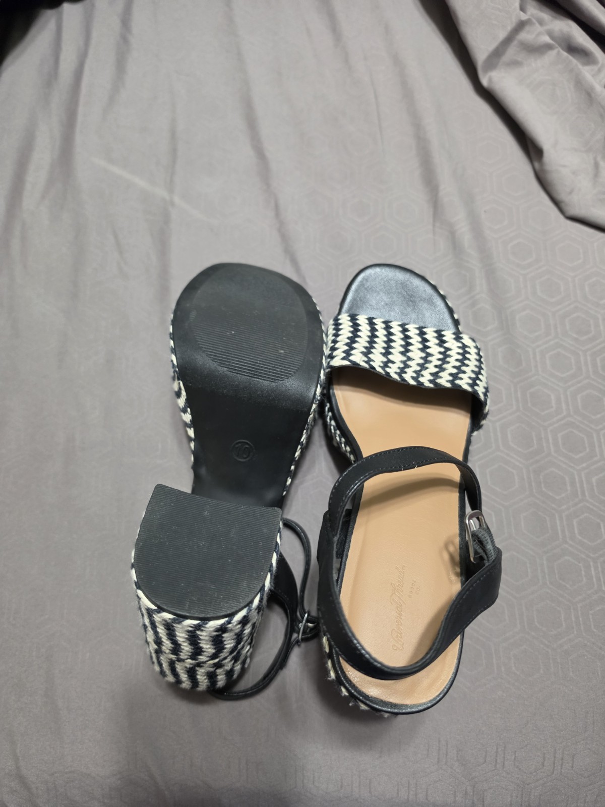 Universal Thread Women’s Black White Chevron Platform Ankle Strap Open Toe 10