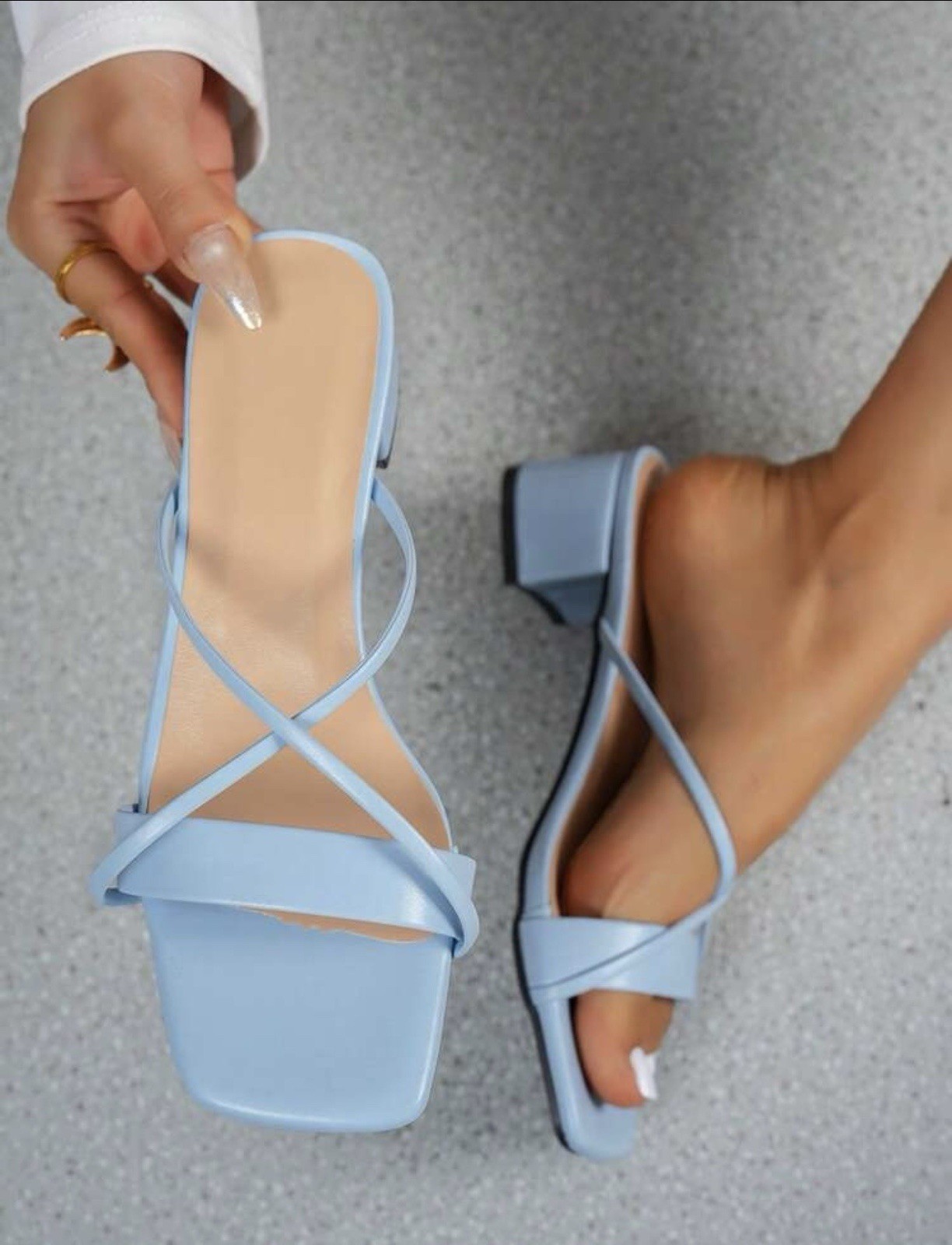 Women’s Blue Chunky Heel Summer/Dress Sandals – Size 9 1/2 – See Description