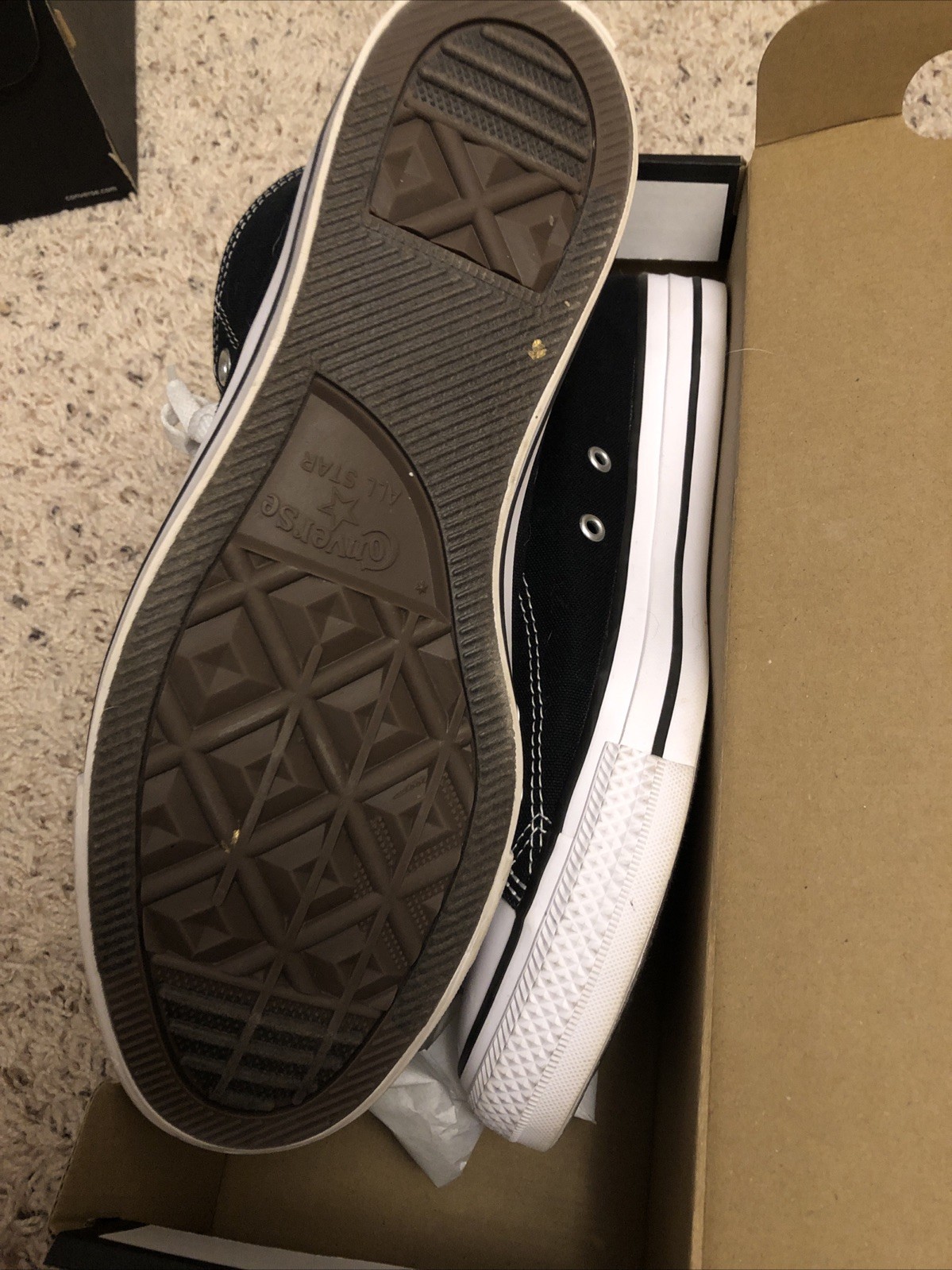 Converse Lot (4 Pairs) Size 8 Men/10 Women. Open to Reasonable Offers.