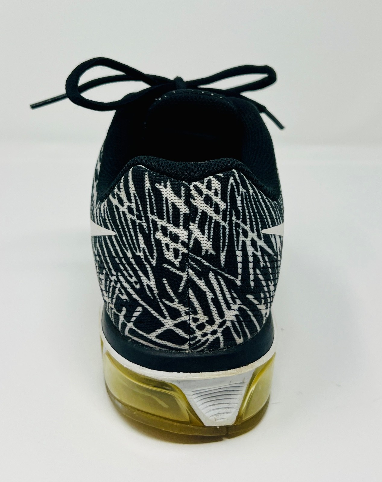 NIKE TAILWIND 8 WOMENS SIZE 8.5 INDOOR USE ONLY NO INSOLE BLACK & WHITE GRAPHICS