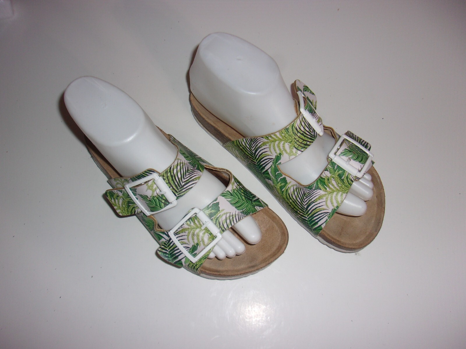UNIONBAY Women’s Multicolor Slip On Sandals SIZE 6.5