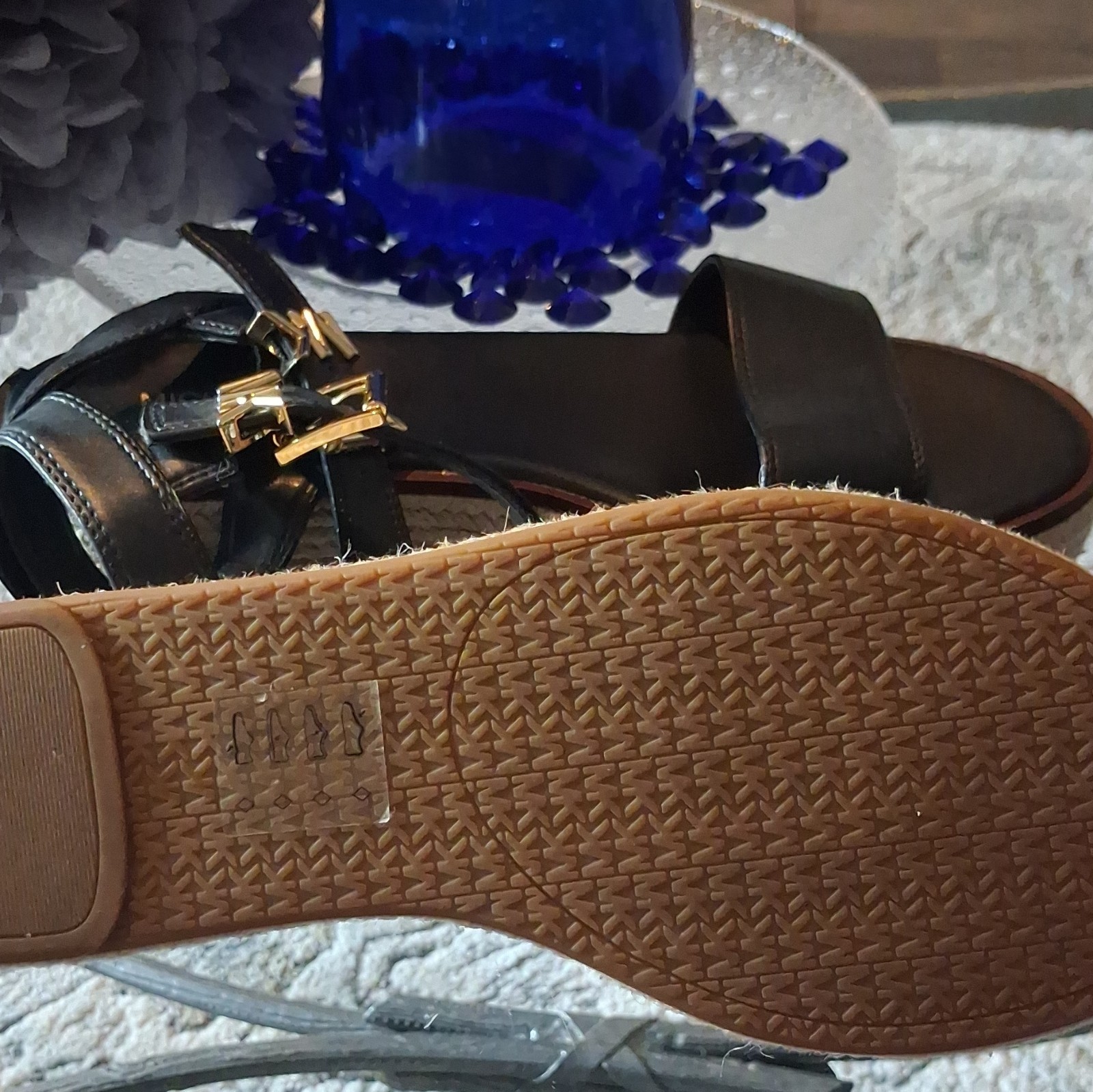 Michael Michael Kors Women’s Black Leather Wedge Sandals Logo Buckle 9