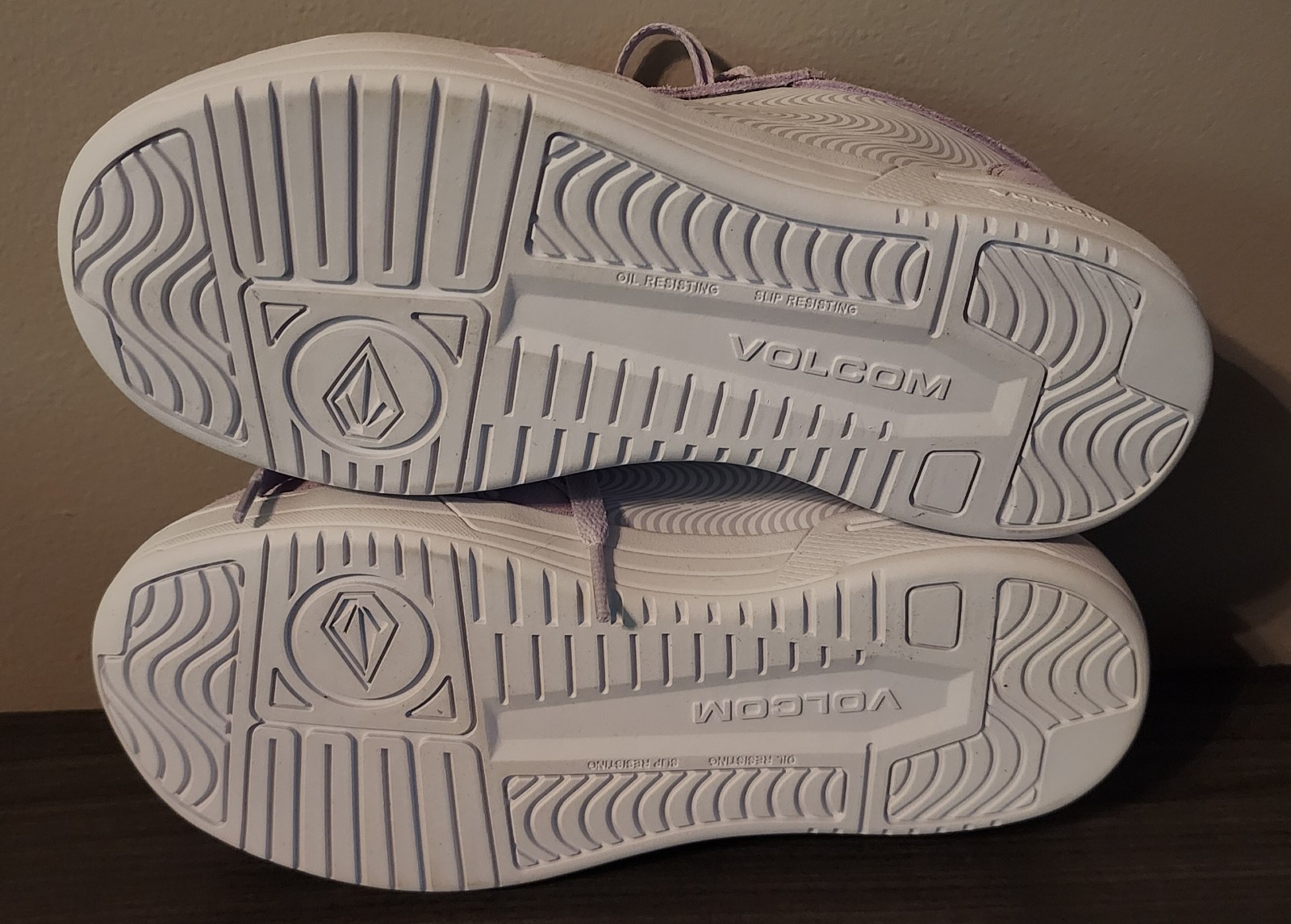 New Volcom Hybrid Skate Inspired Work Shoes-Womens Size 6W-Lilac-Purple