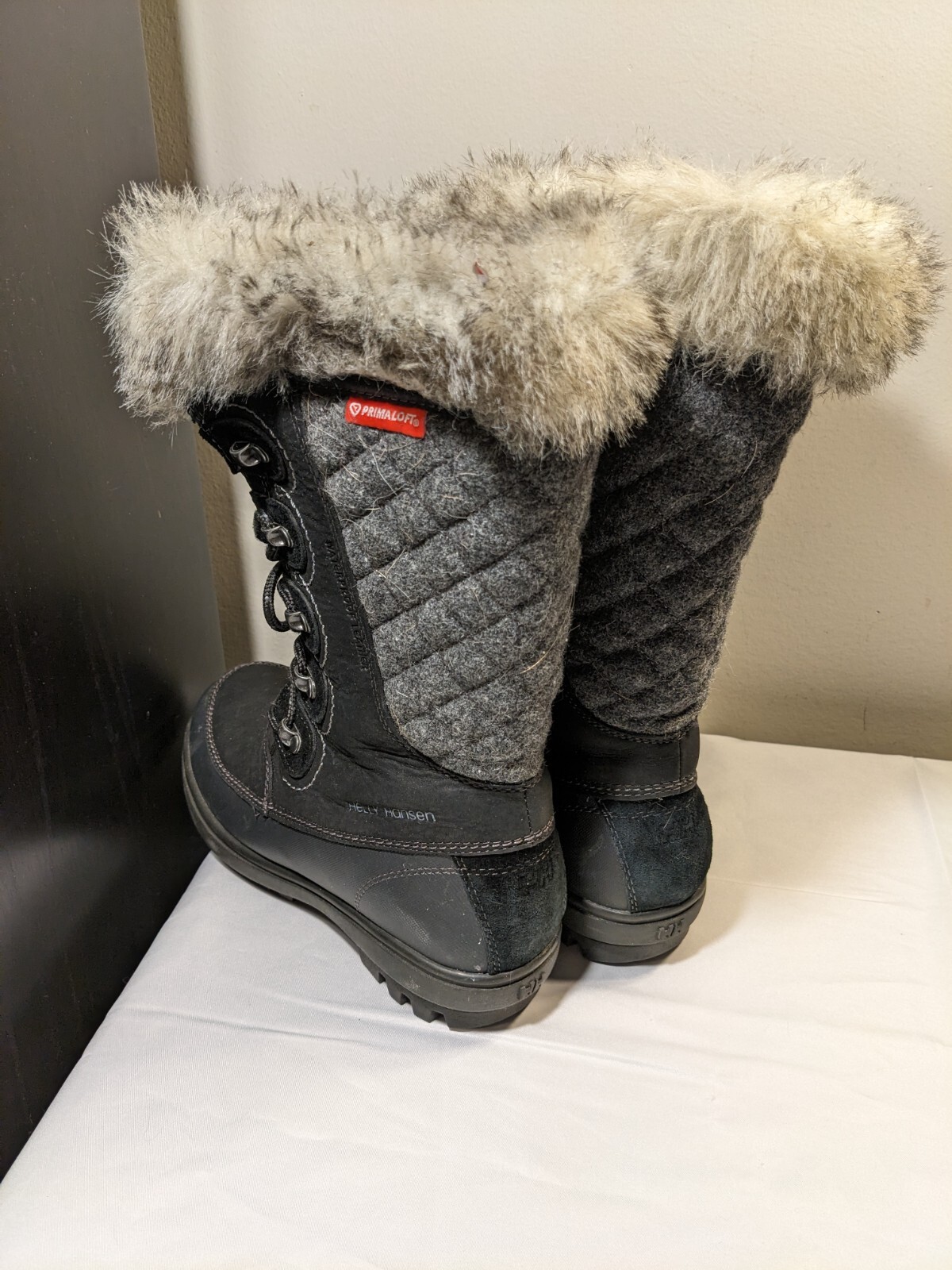 Helly Hensen Winter Snow Boots – Mimatched Sized – US Womens Left 7 & Right 8