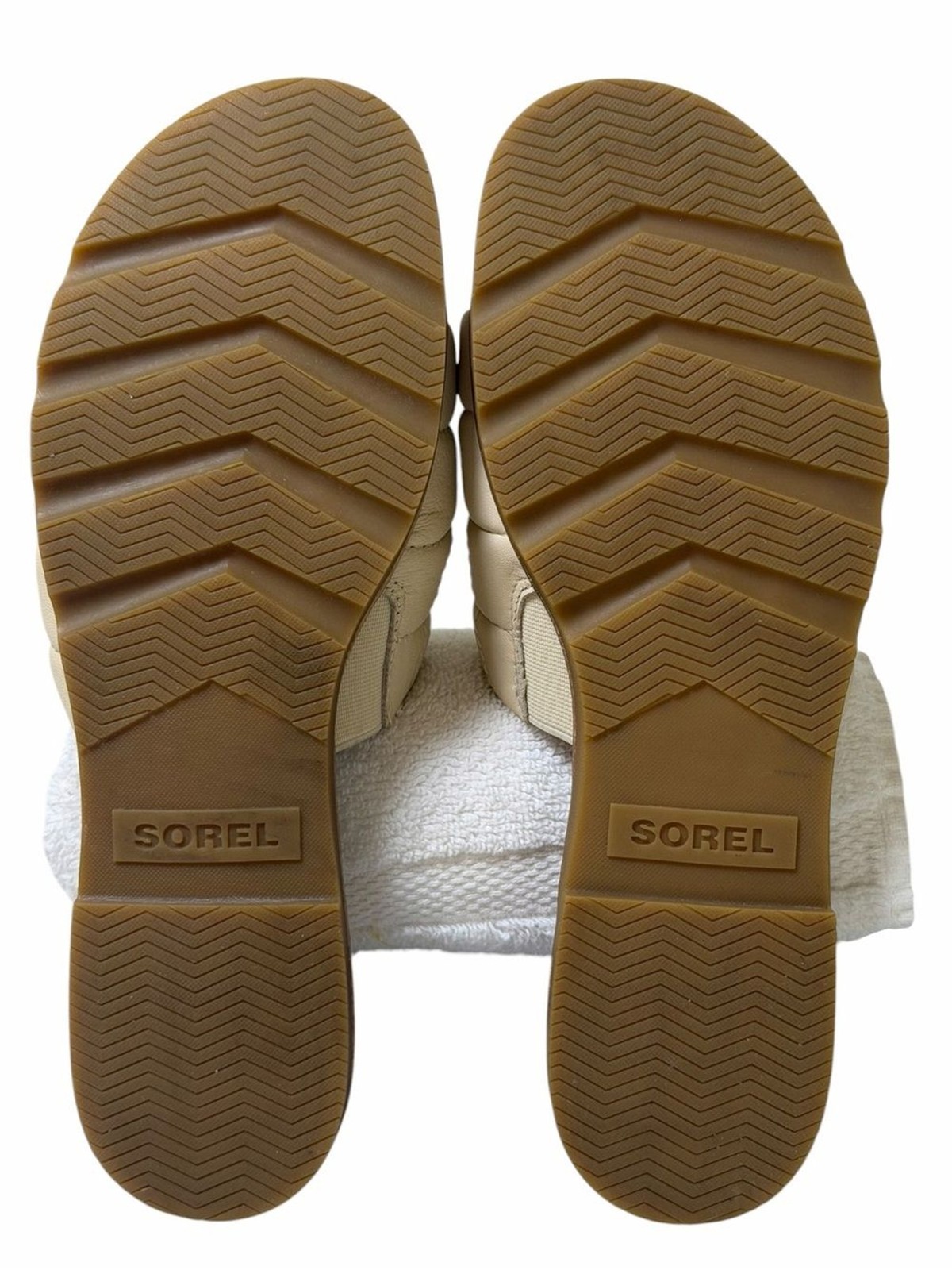Sorel Quilted Padded Ella IIU Slide Mules in Honey White, Gum 16- Women’s 8.5