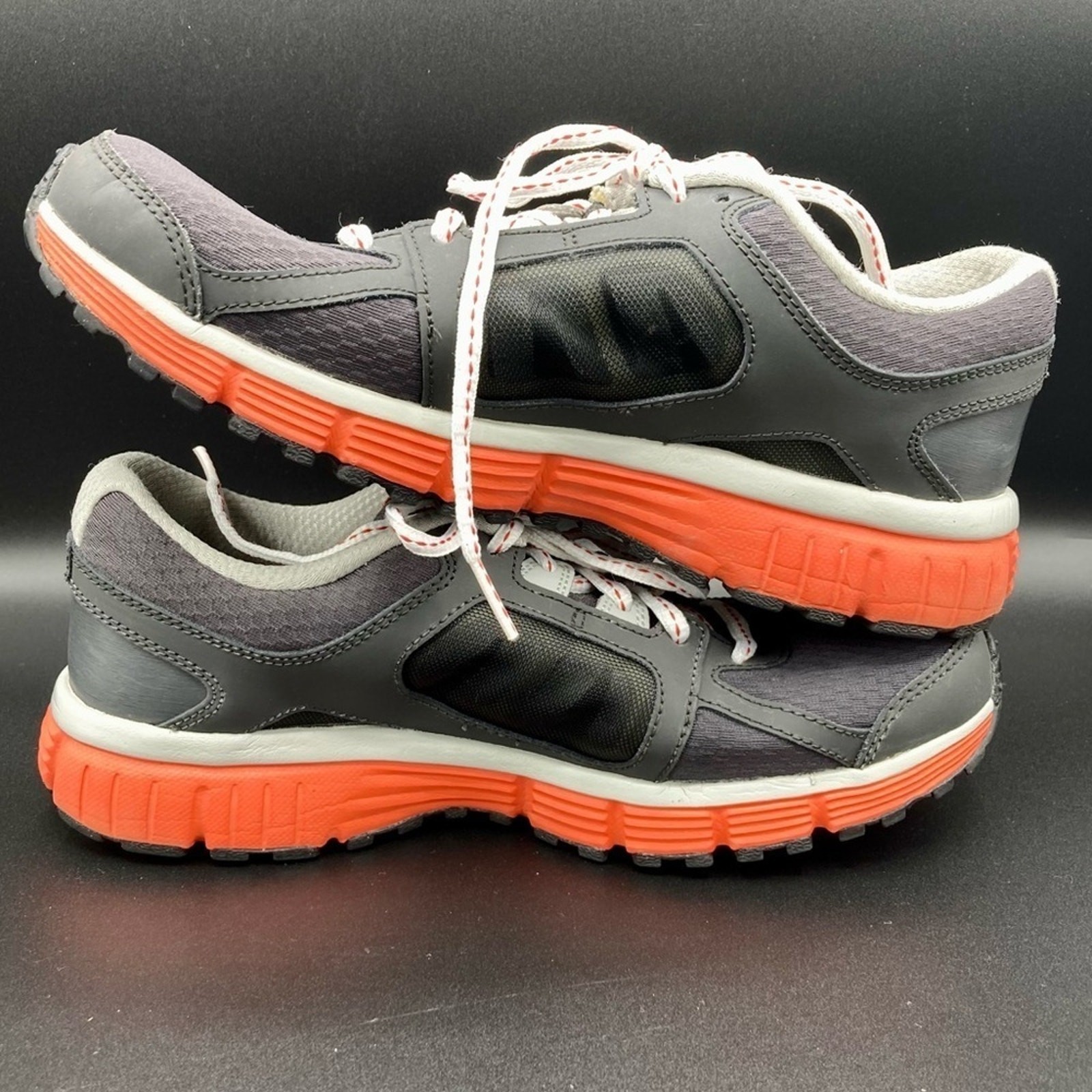 EUC NIKE Dual Fusion St 2 Running shoes, 6.5Y or women’s 8/8.5 NIKE