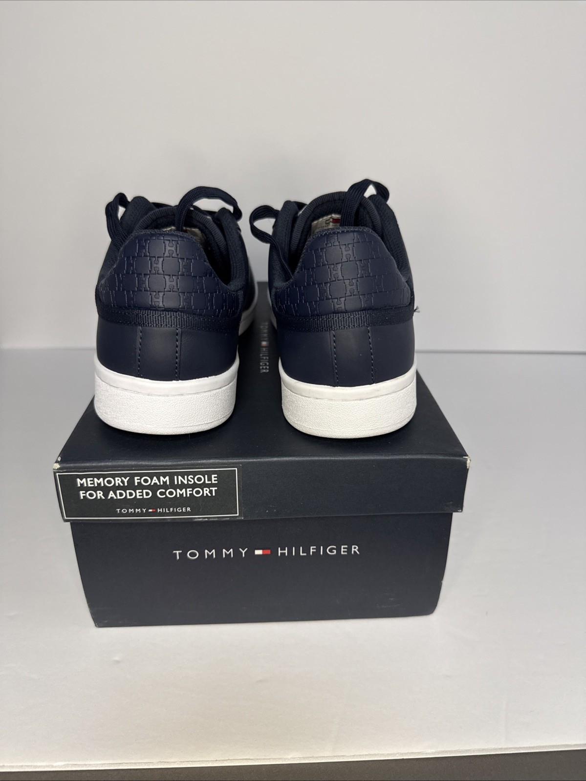 Men’s Tommy Hilfiger Navy Blue Detail Lace Up Memory Foam Sneakers Size 9.5