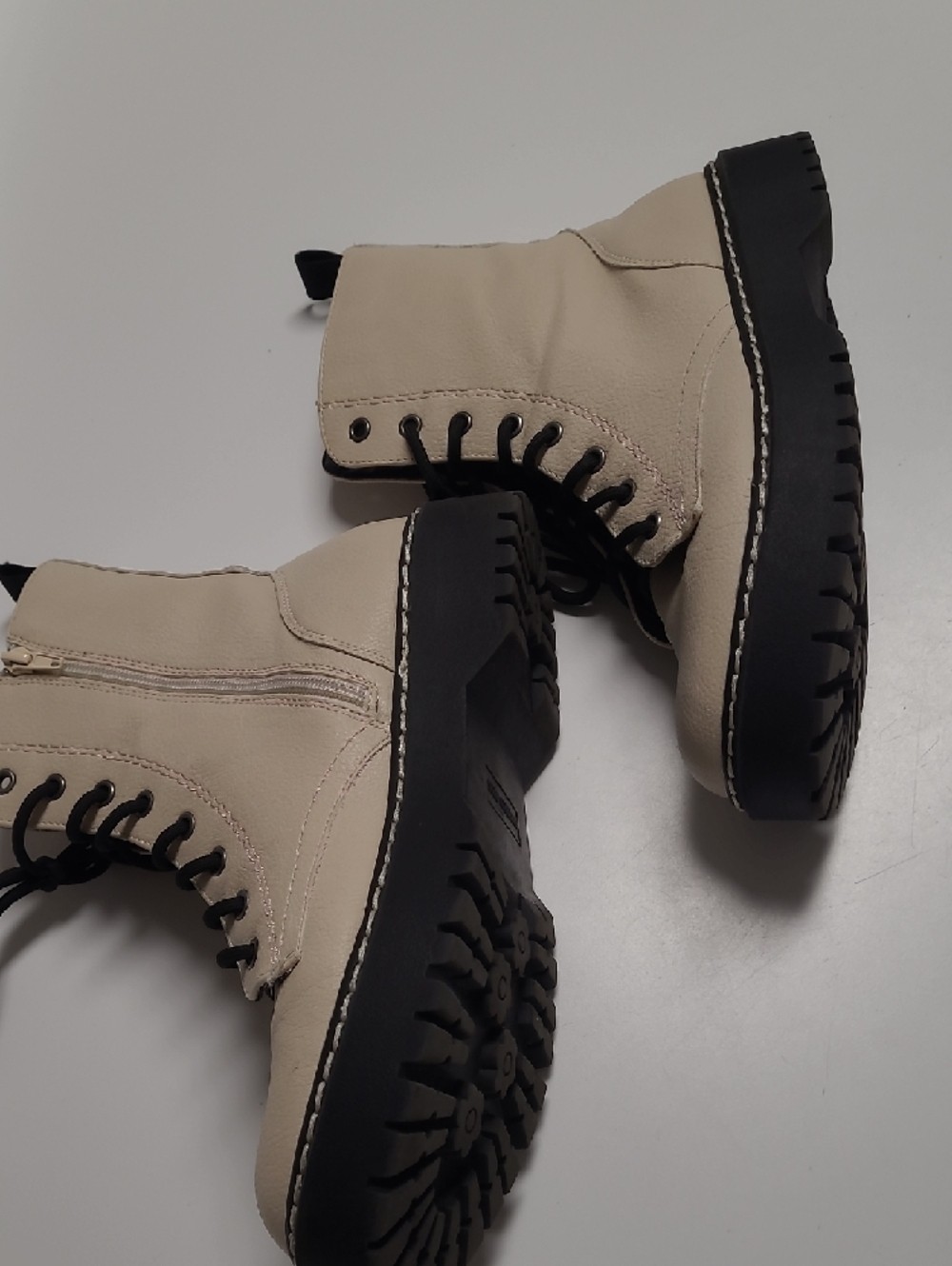 Sincerely Jules Beige Harley Lace-Up Combat Boots with Black Soles – Size 10