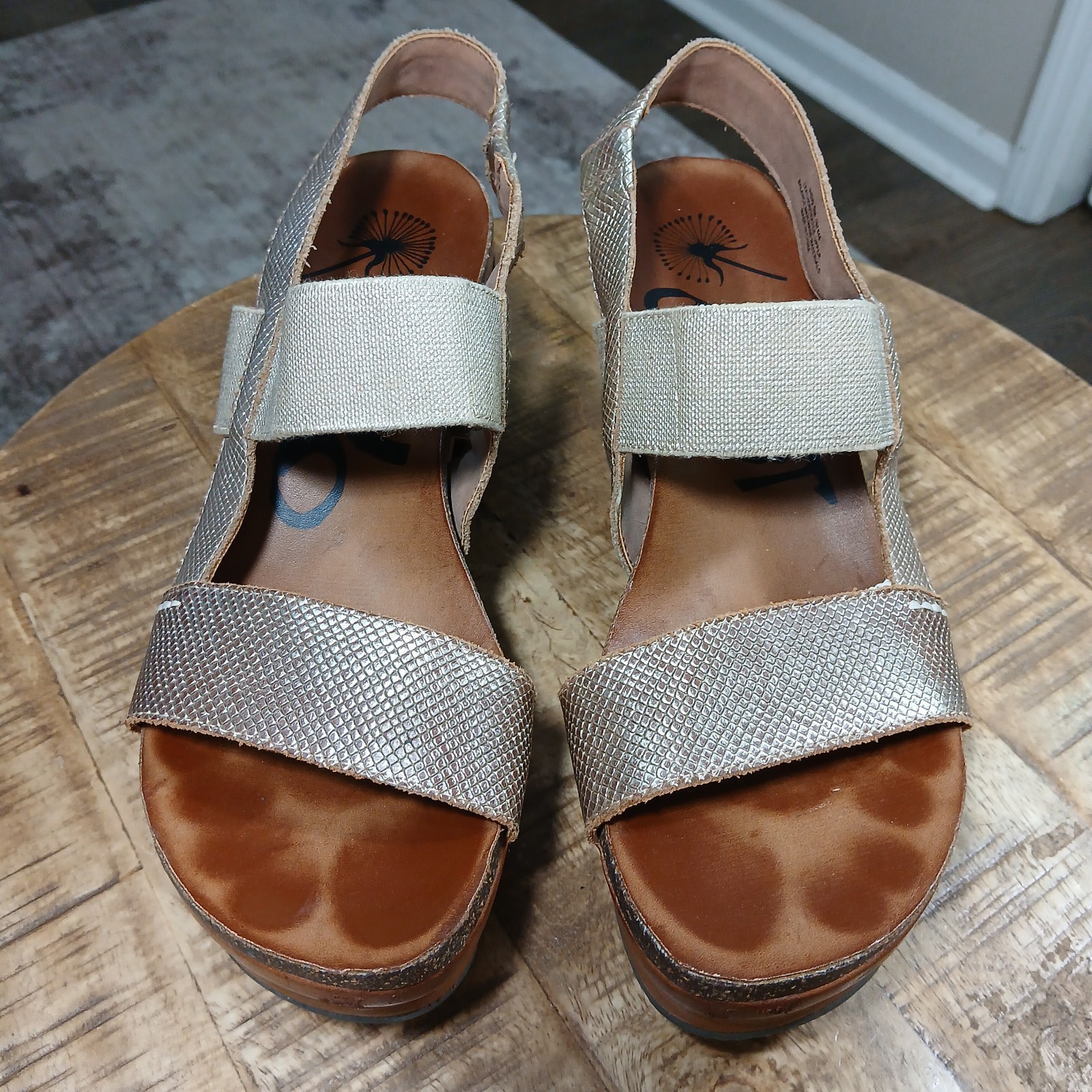 ​OTBT Indio Platform Sandals Womens 9M Gold Metallic Textured Leather Wood Heel