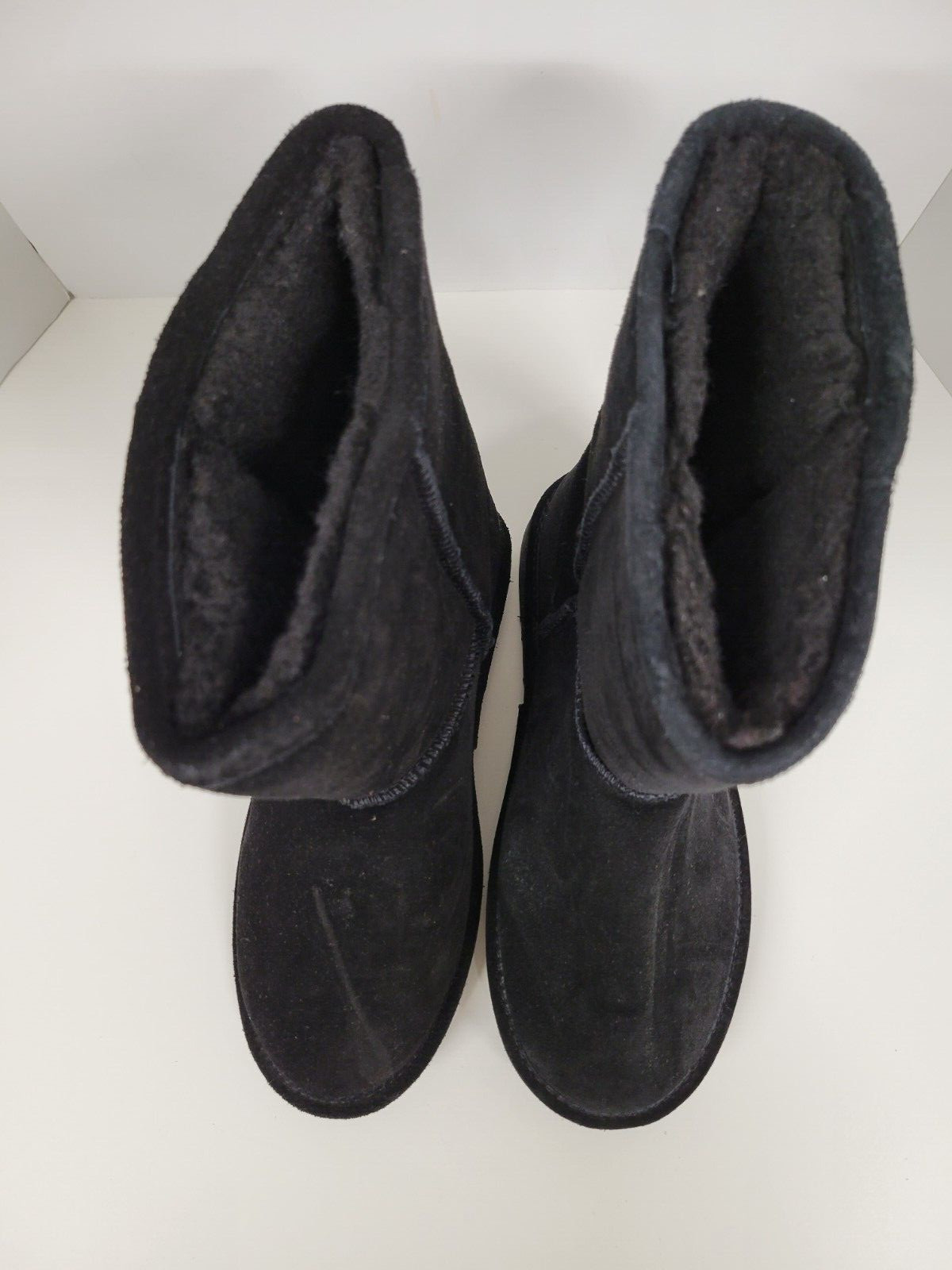 (Mismatched Size Left 9/10 & Right 7/8): Unisex Bearpaw Black Boots